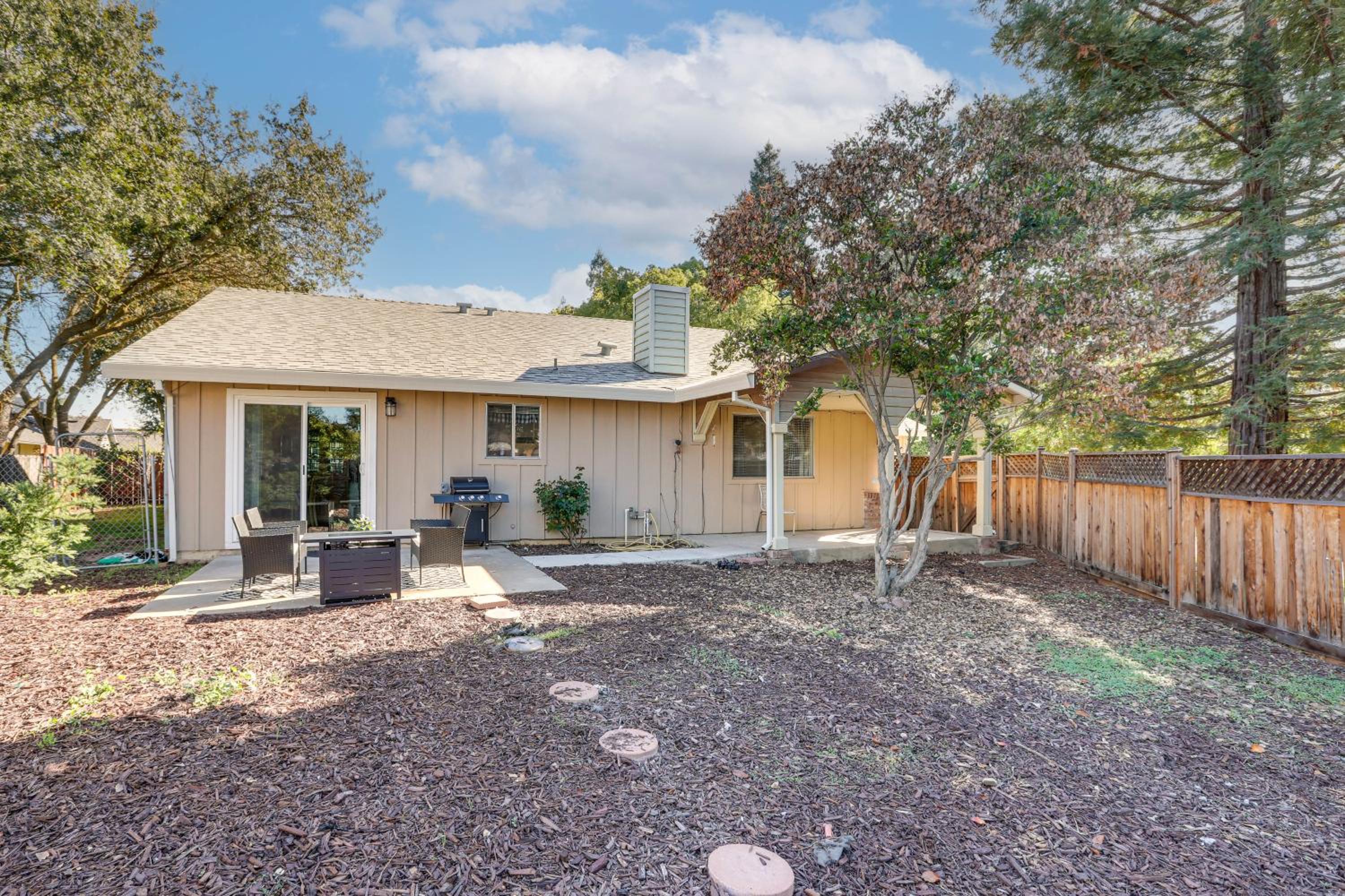 Pet-Friendly Yard! Home 3 Mi to Sky River Casino
