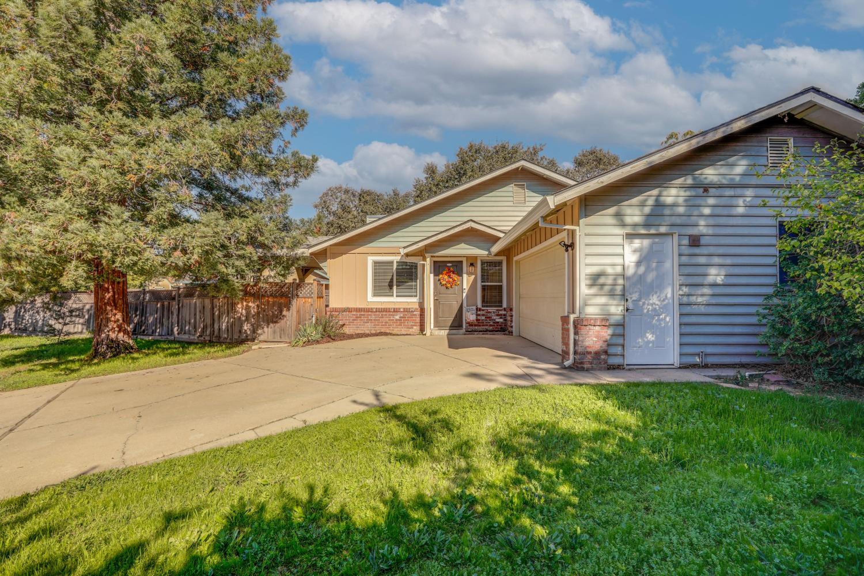 Pet-Friendly Yard! Home 3 Mi to Sky River Casino