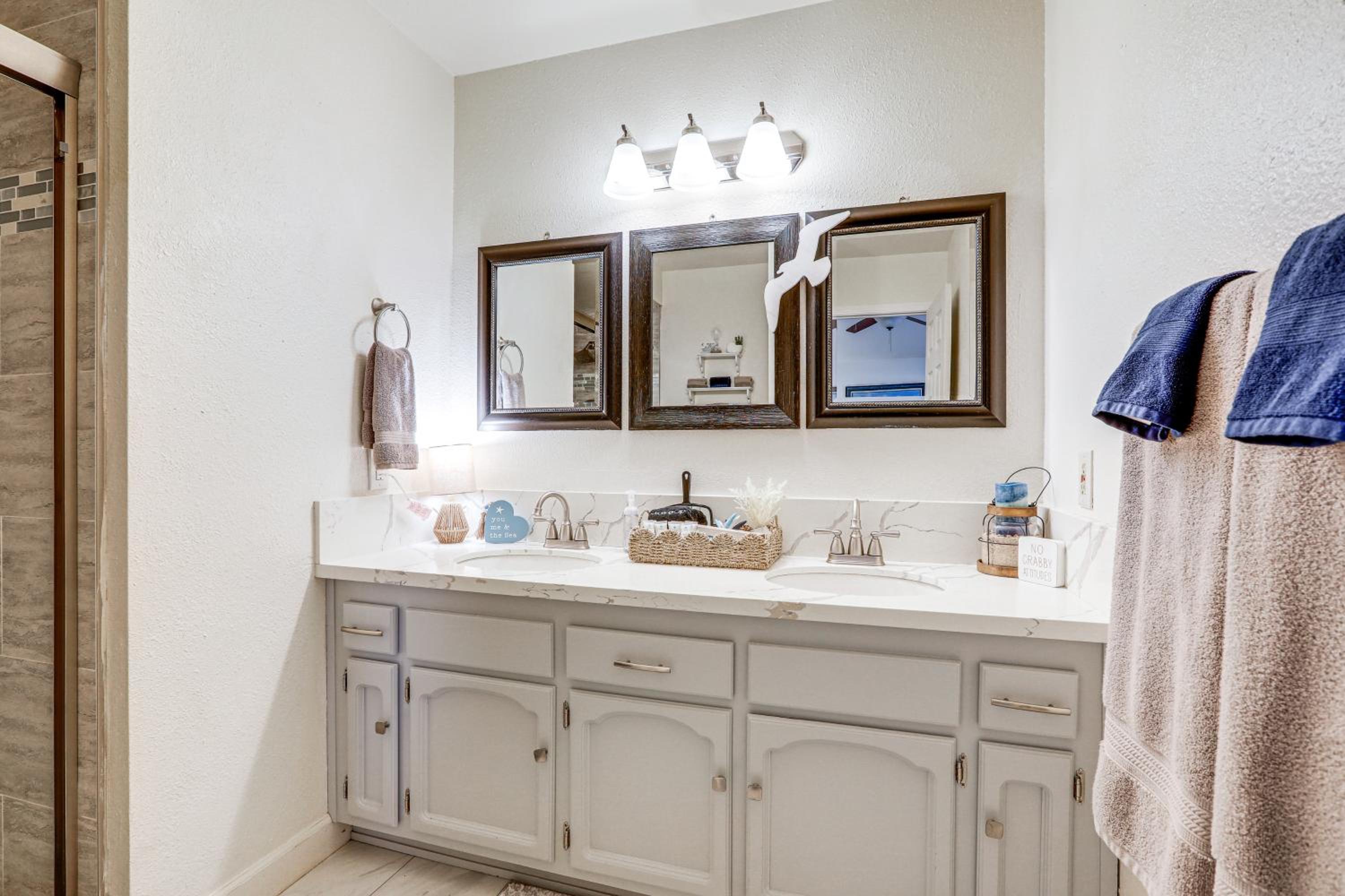 Pet-Friendly Yard! Home 3 Mi to Sky River Casino