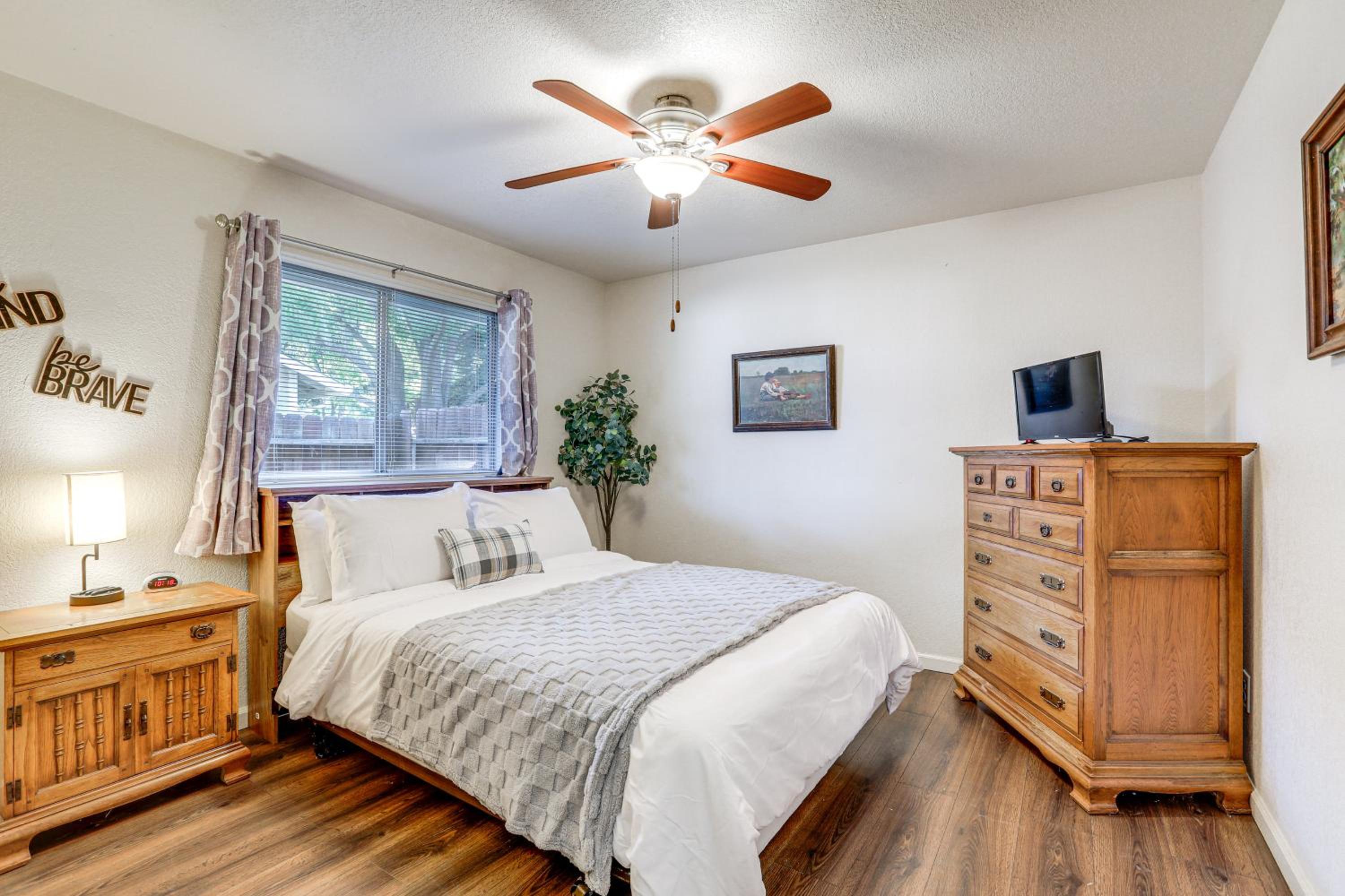 Pet-Friendly Yard! Home 3 Mi to Sky River Casino