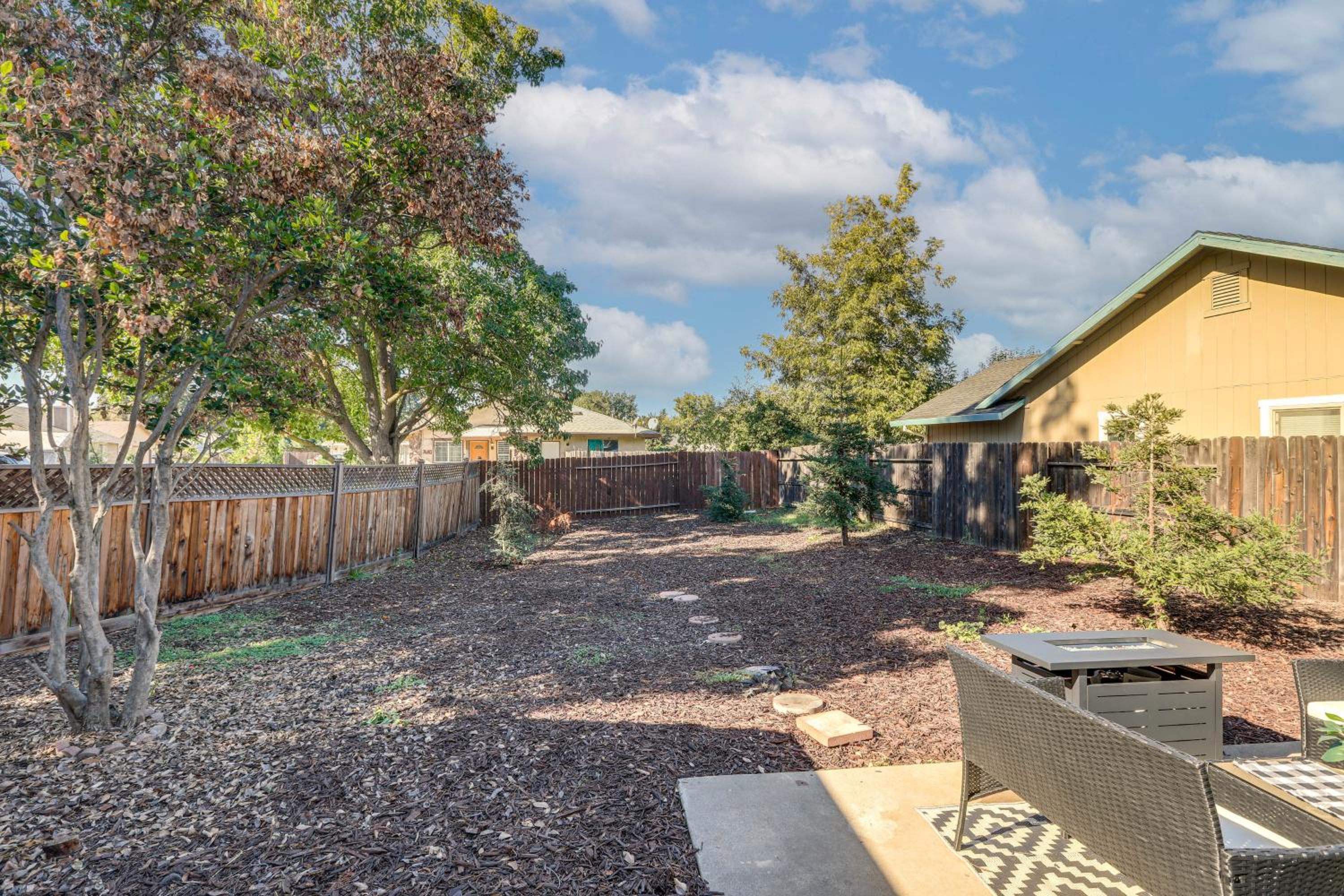 Pet-Friendly Yard! Home 3 Mi to Sky River Casino