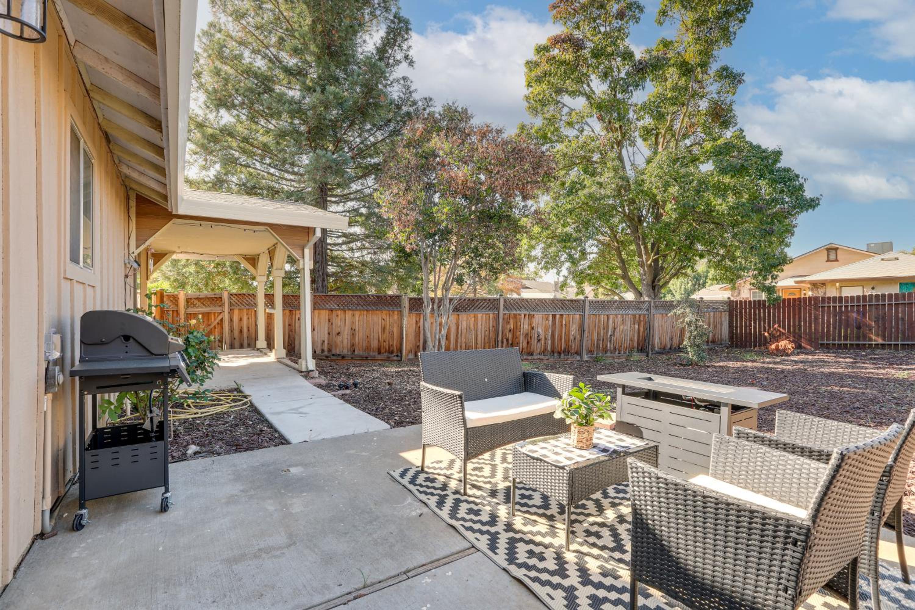 Pet-Friendly Yard! Home 3 Mi to Sky River Casino