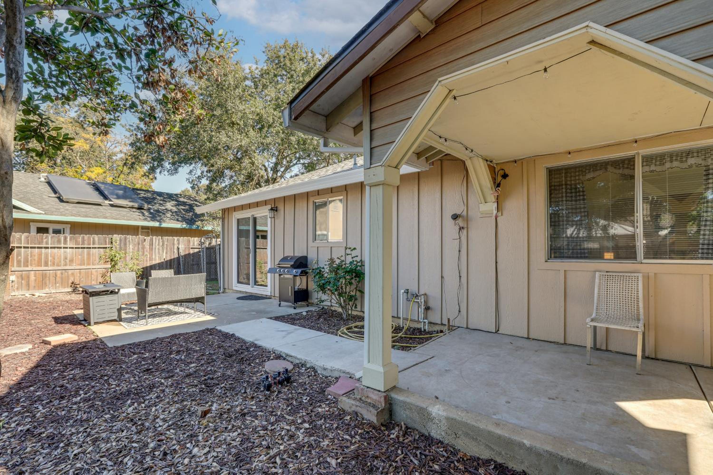 Pet-Friendly Yard! Home 3 Mi to Sky River Casino