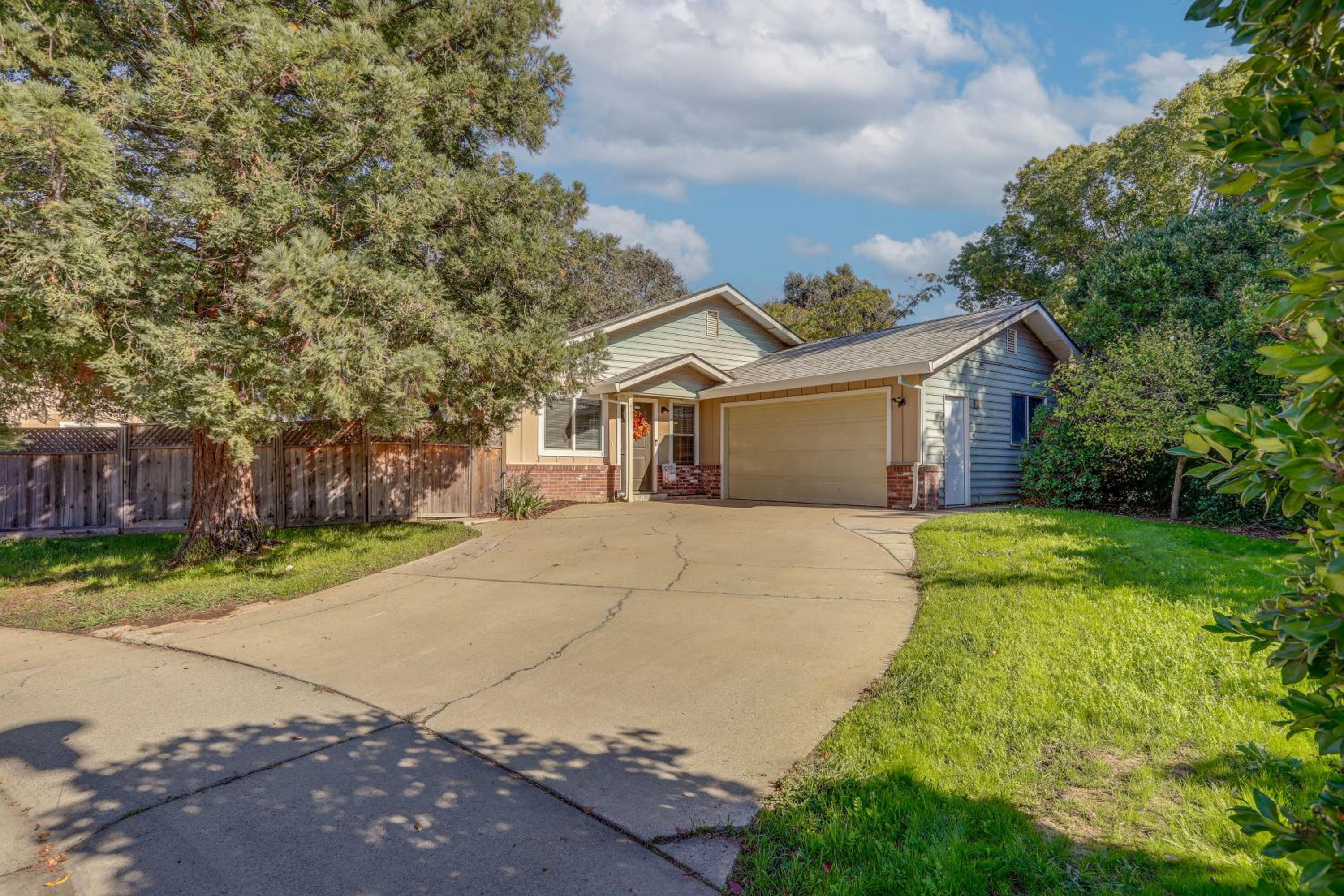 Pet-Friendly Yard! Home 3 Mi to Sky River Casino