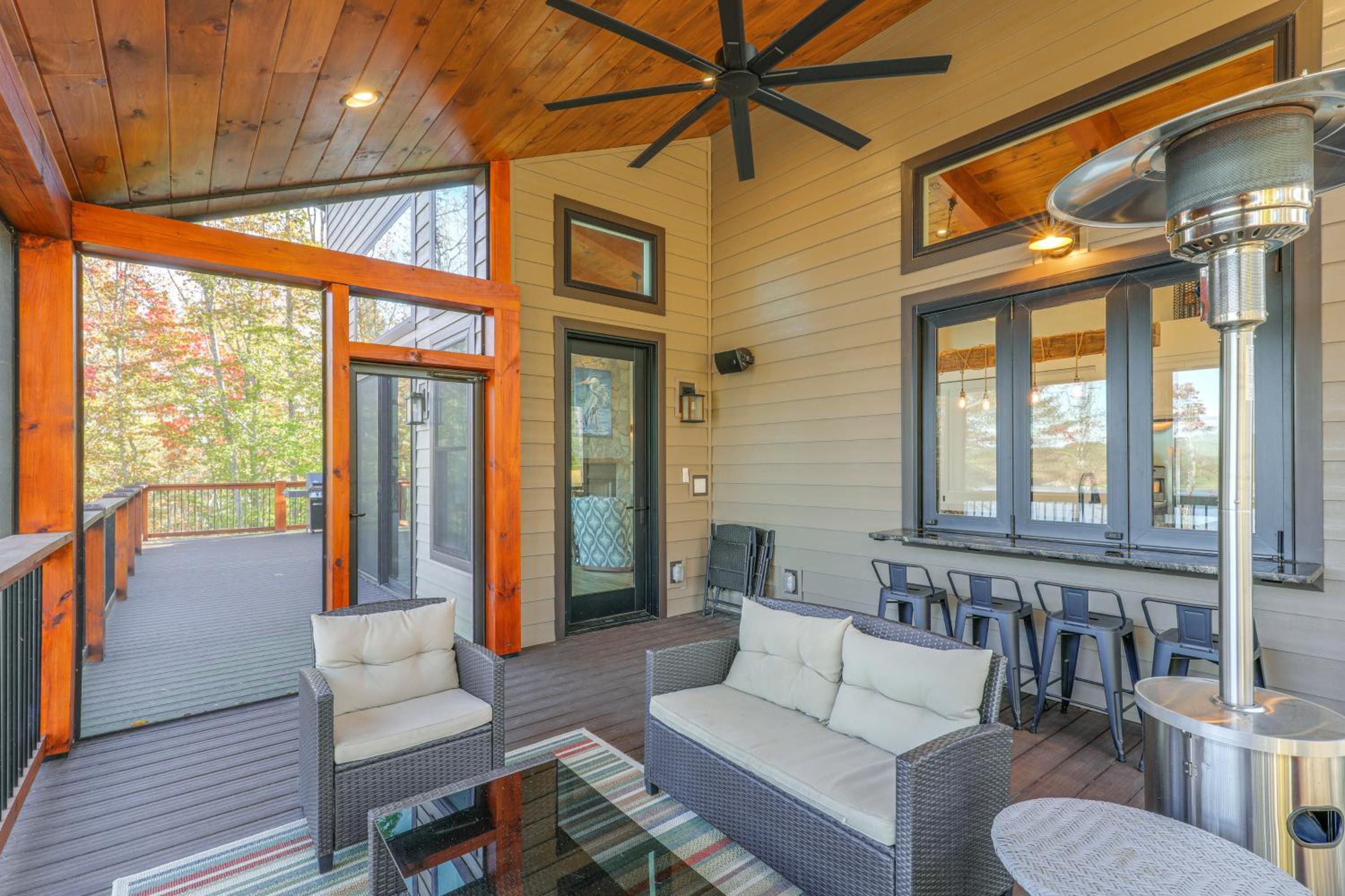 Dock and Game Room Luxe Retreat on Rhodhiss Lake!