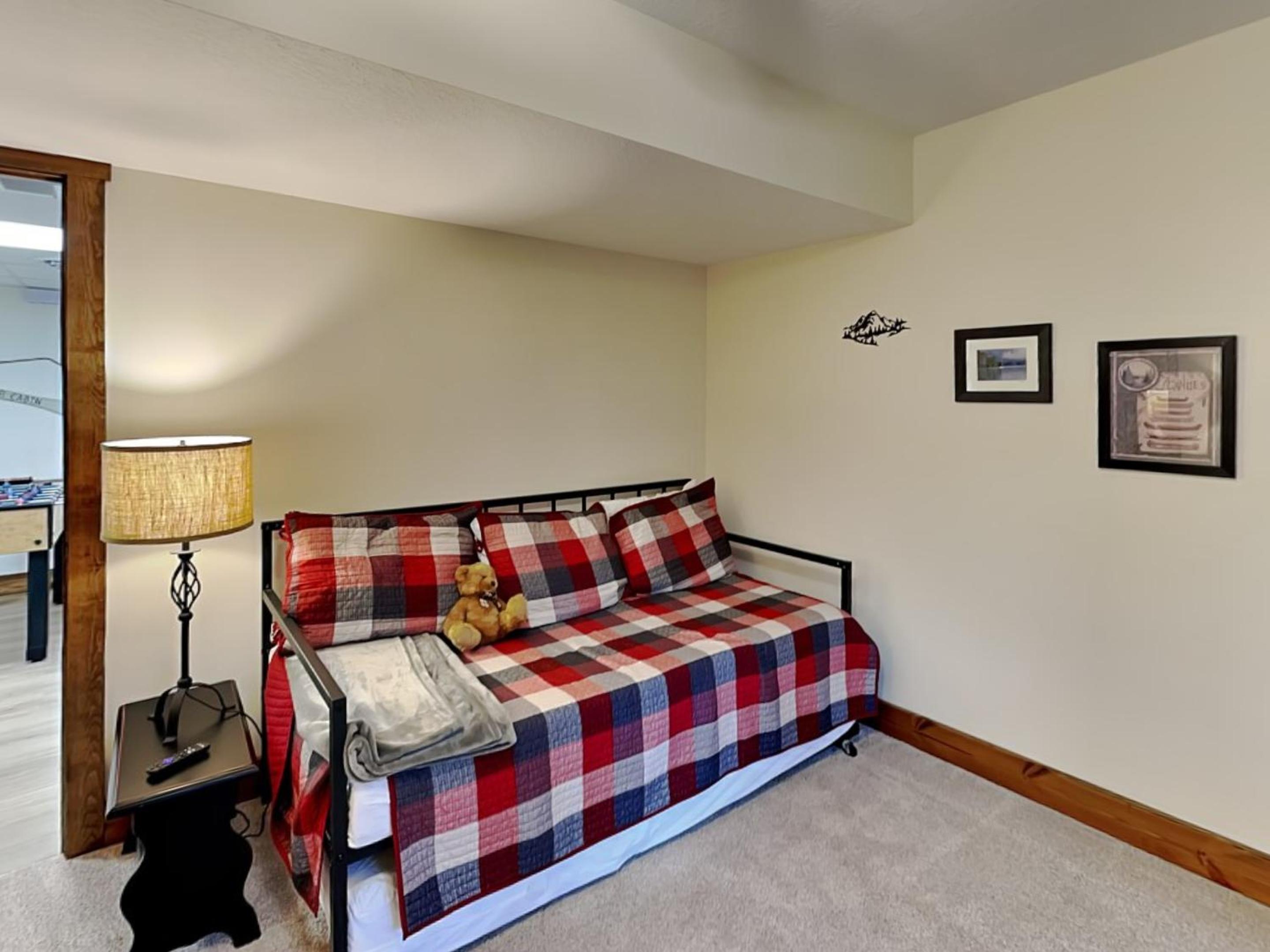 Buzzy Bee Lodge