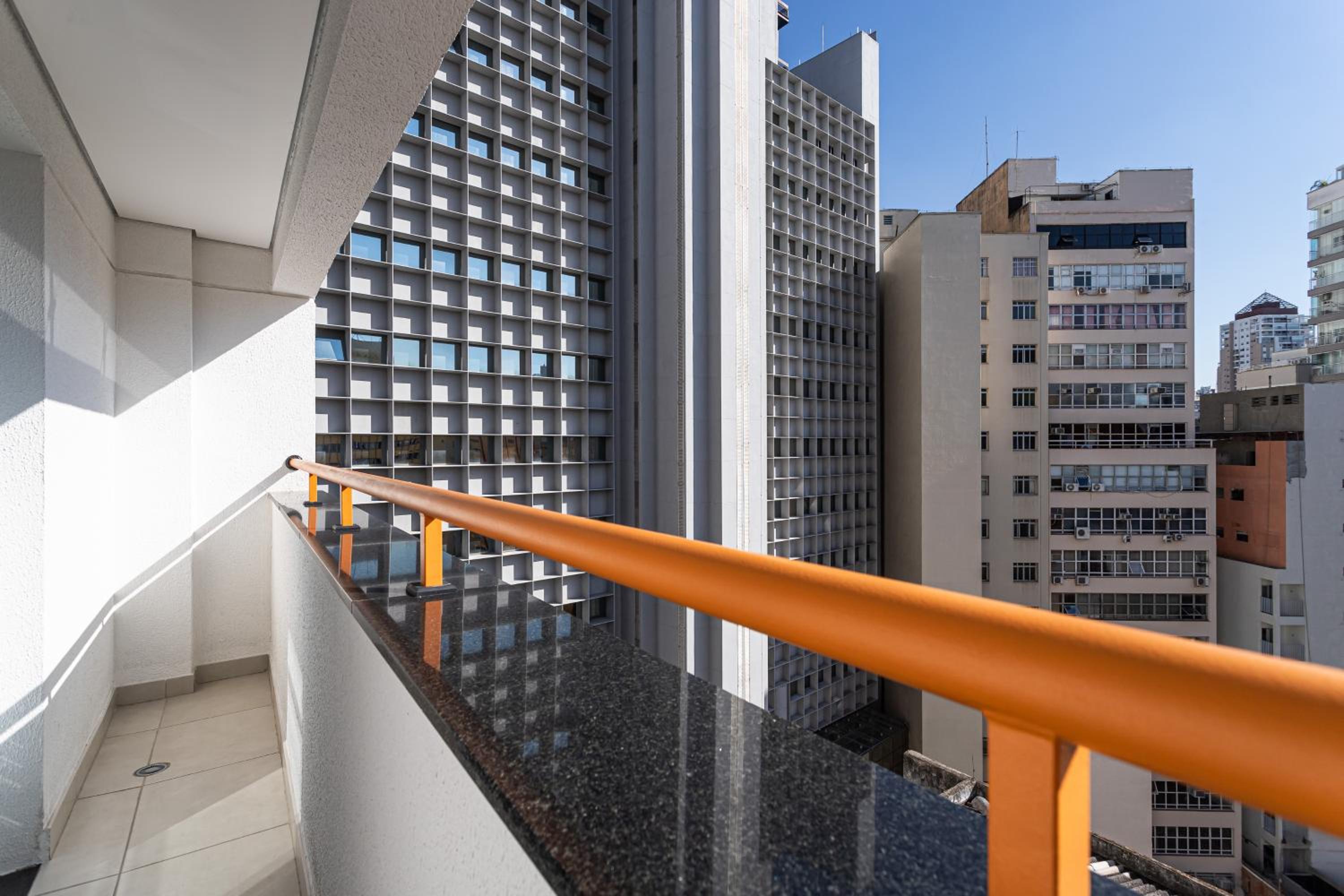 Aurora - Prédio novíssimo e completo no coração do Centro, com piscina e academia ao lado do metrô República