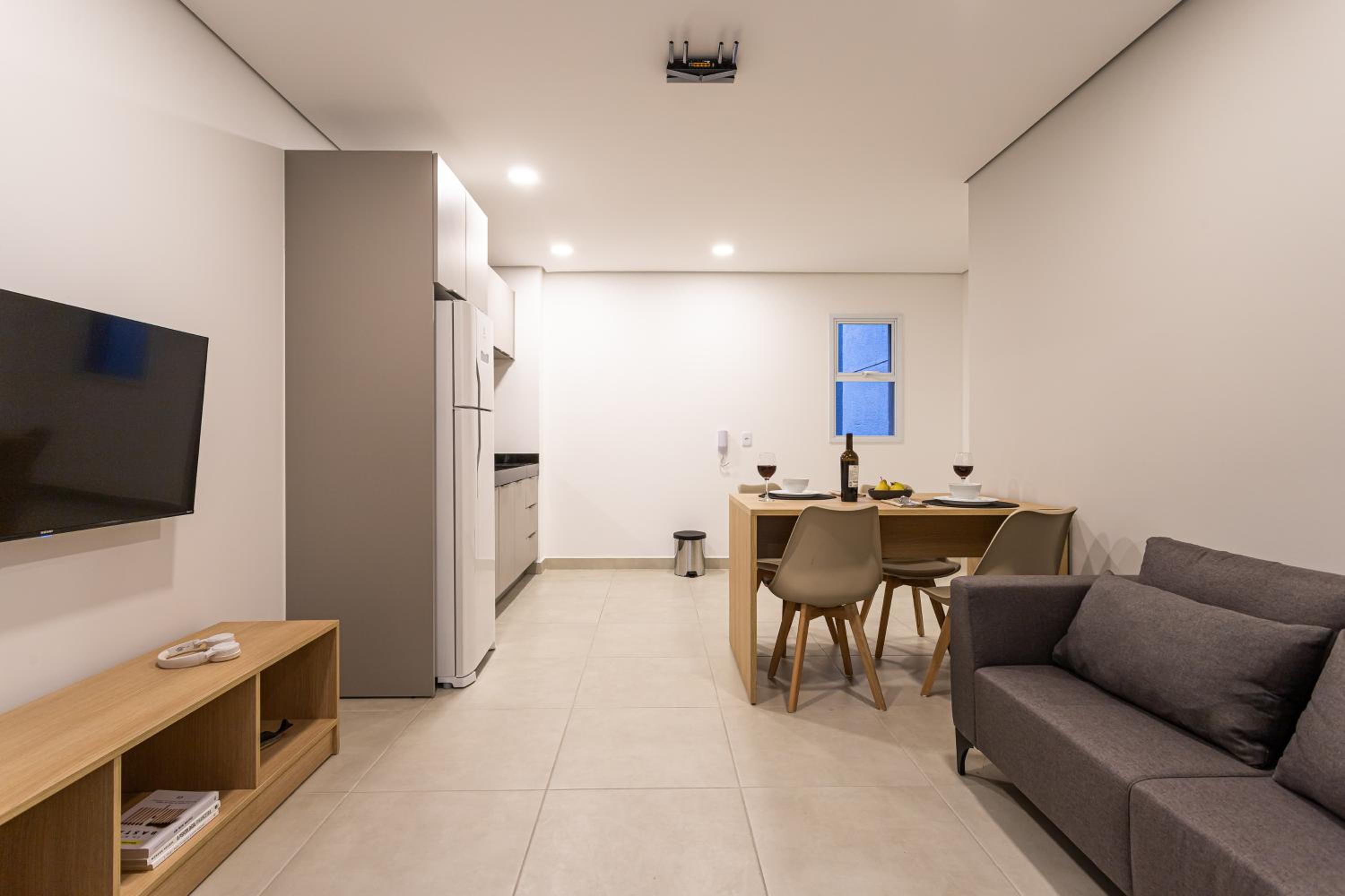 Aurora - Prédio novíssimo e completo no coração do Centro, com piscina e academia ao lado do metrô República