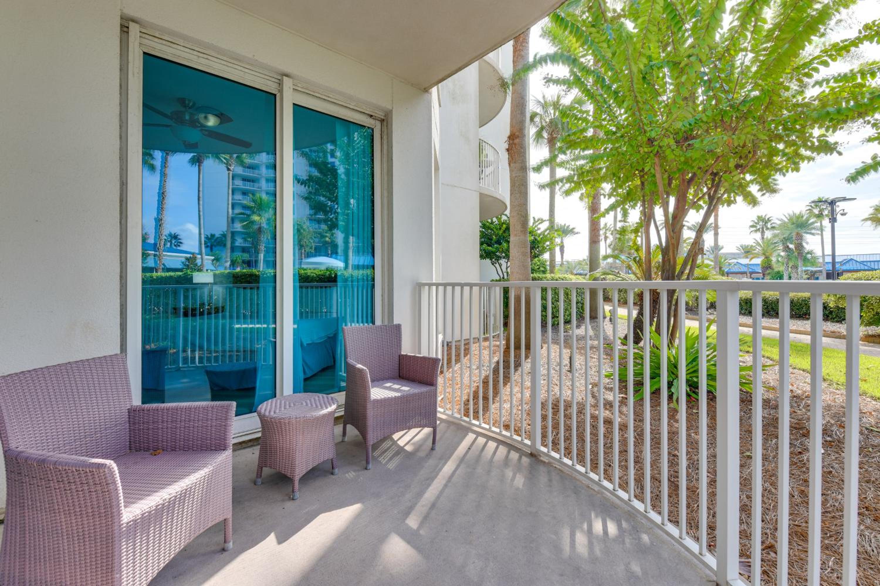1 Mi to Beach! Resort Retreat with Pool in Destin