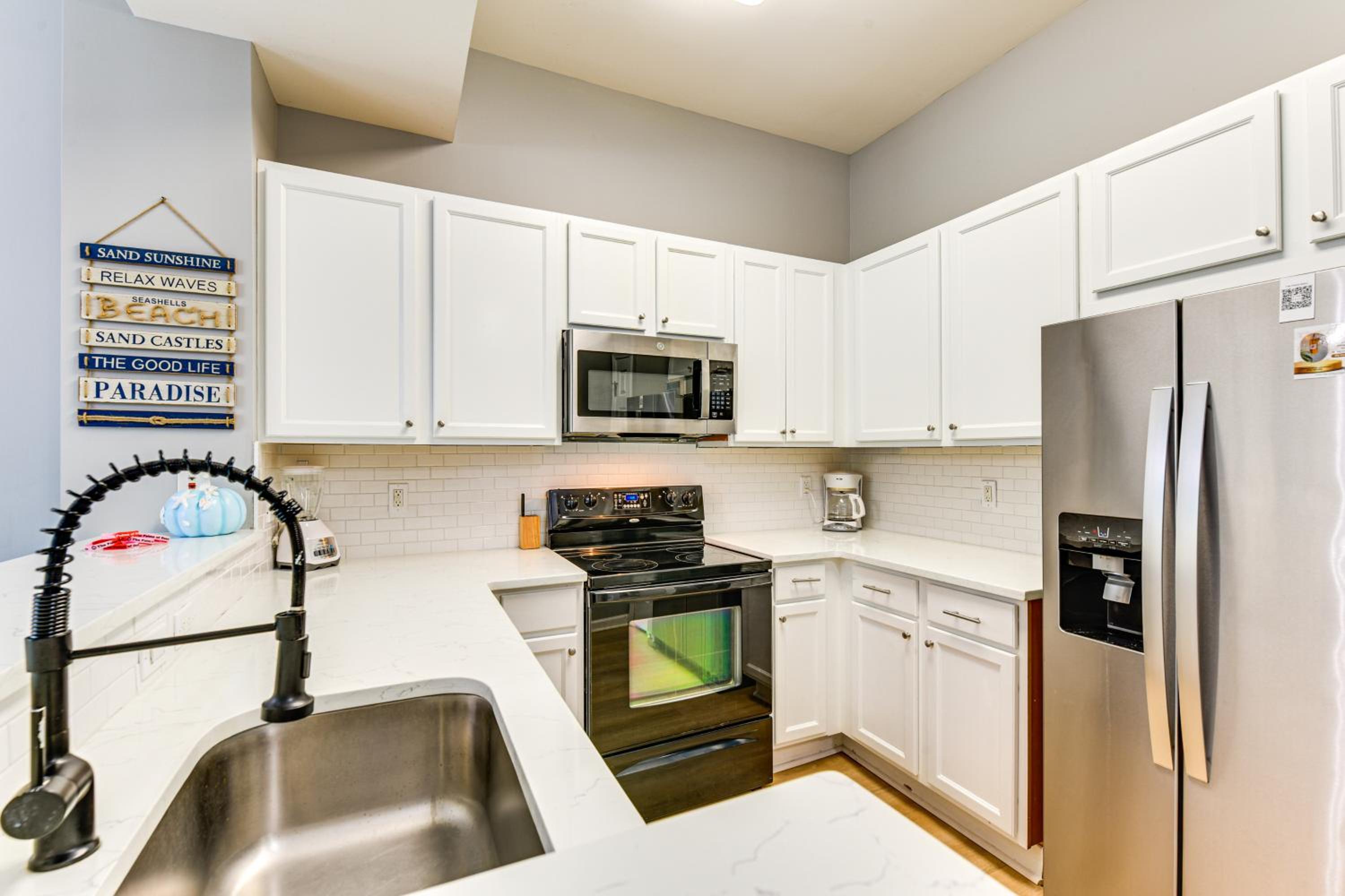 1 Mi to Beach! Resort Retreat with Pool in Destin