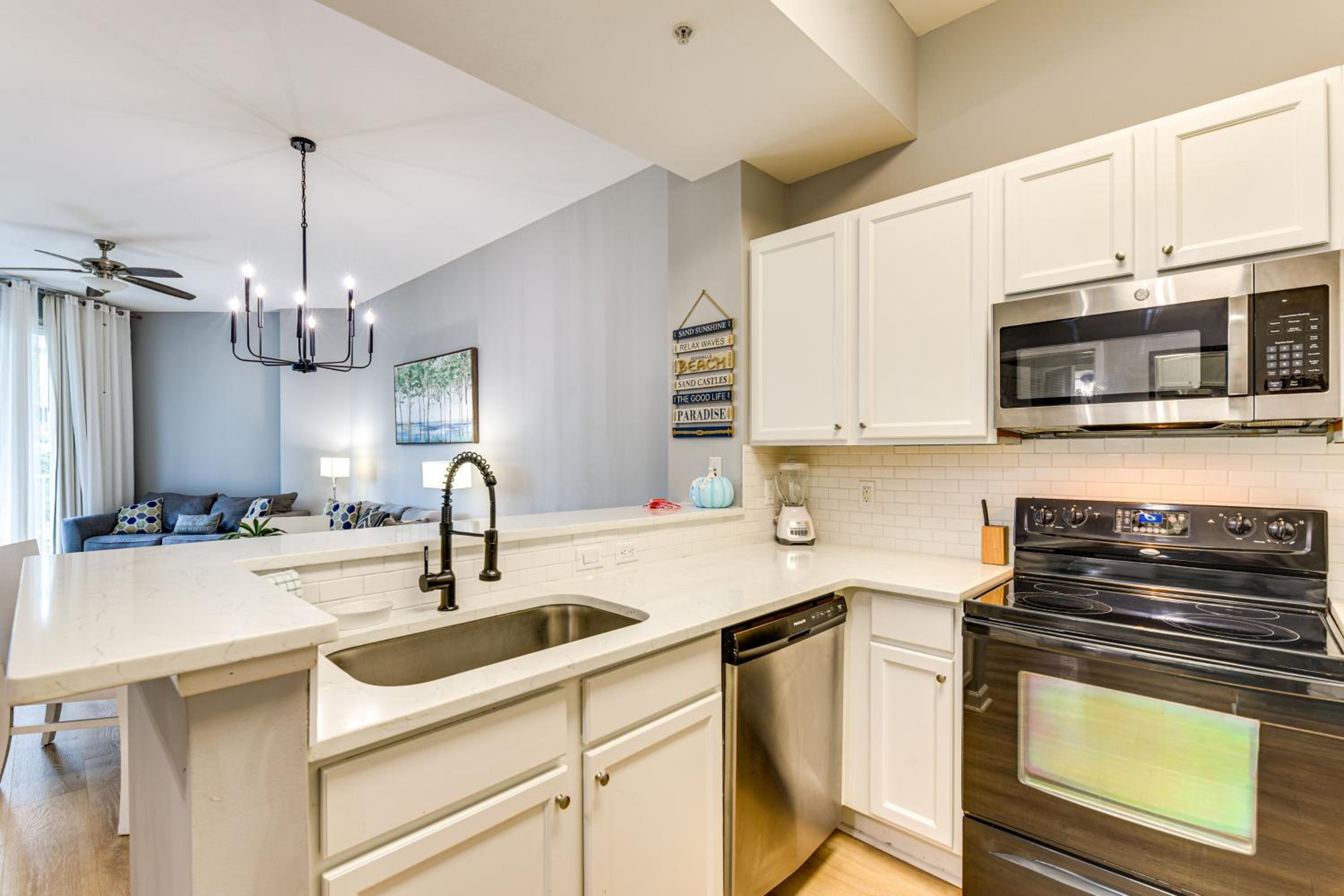1 Mi to Beach! Resort Retreat with Pool in Destin