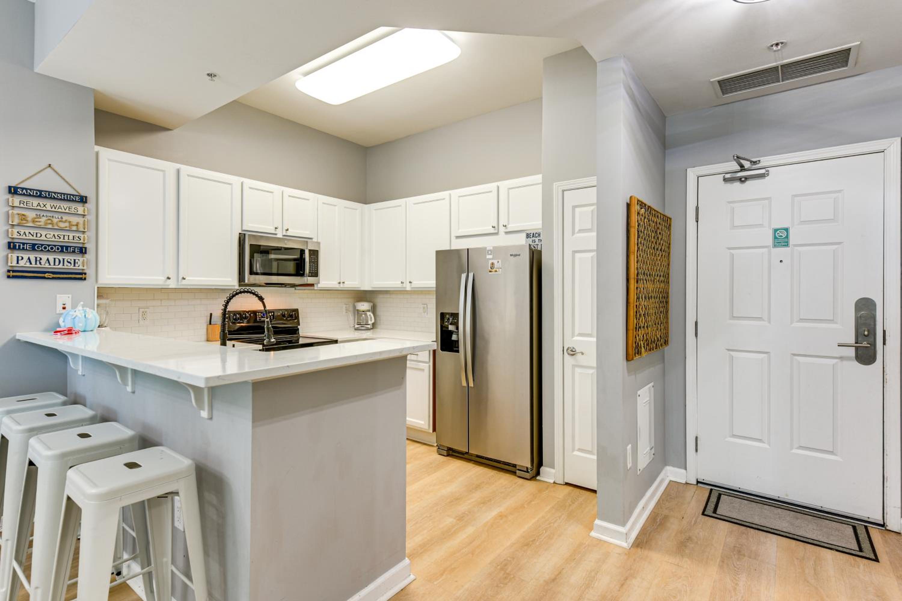 1 Mi to Beach! Resort Retreat with Pool in Destin