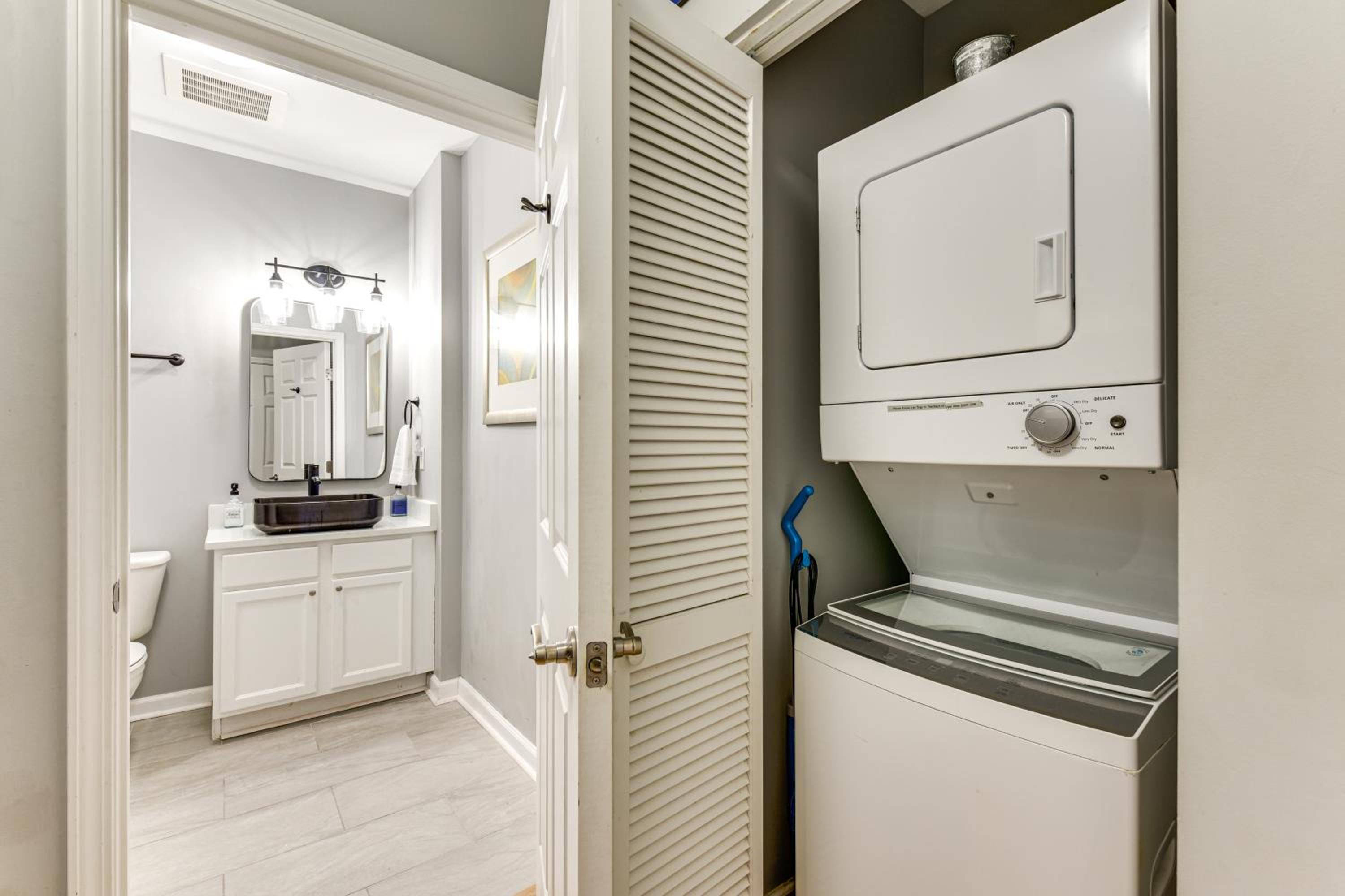 1 Mi to Beach! Resort Retreat with Pool in Destin