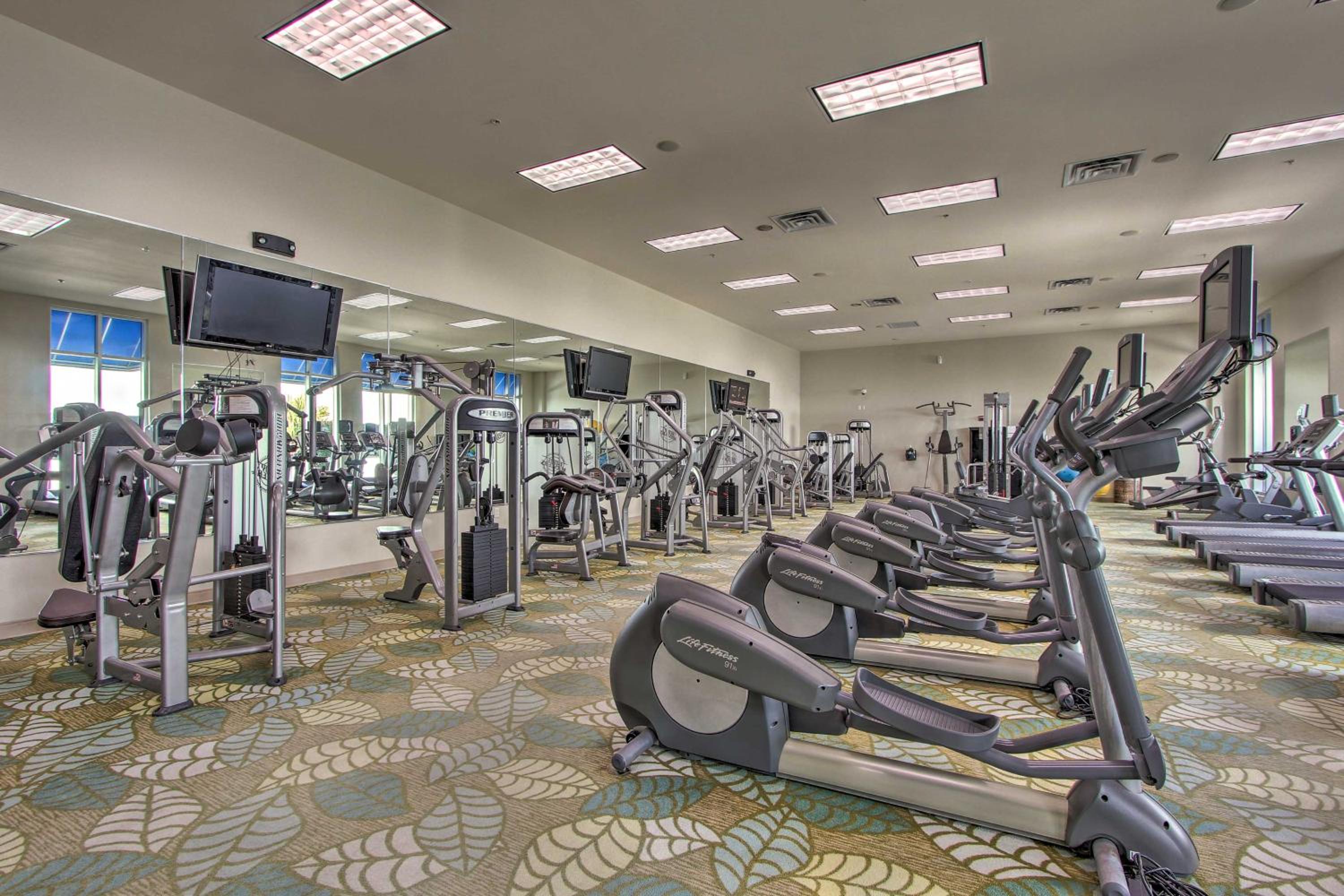 1 Mi to Beach! Resort Retreat with Pool in Destin