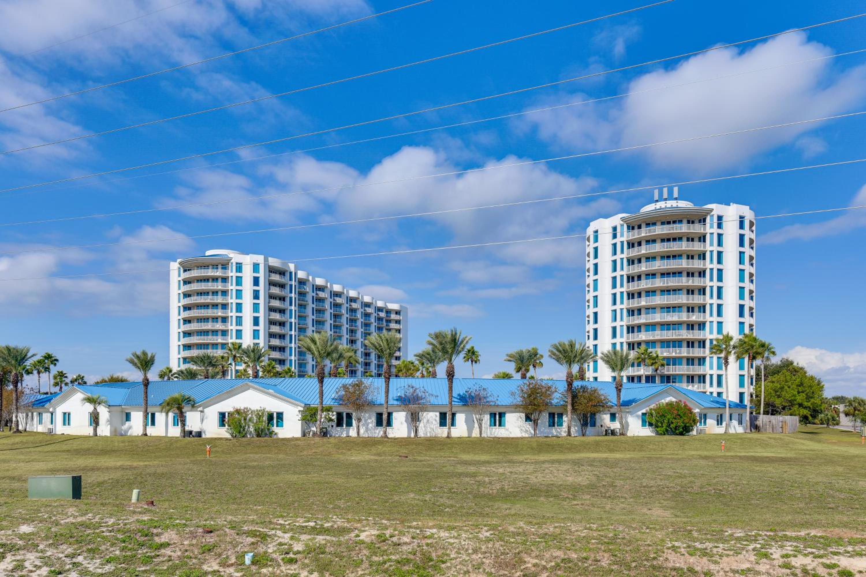 1 Mi to Beach! Resort Retreat with Pool in Destin