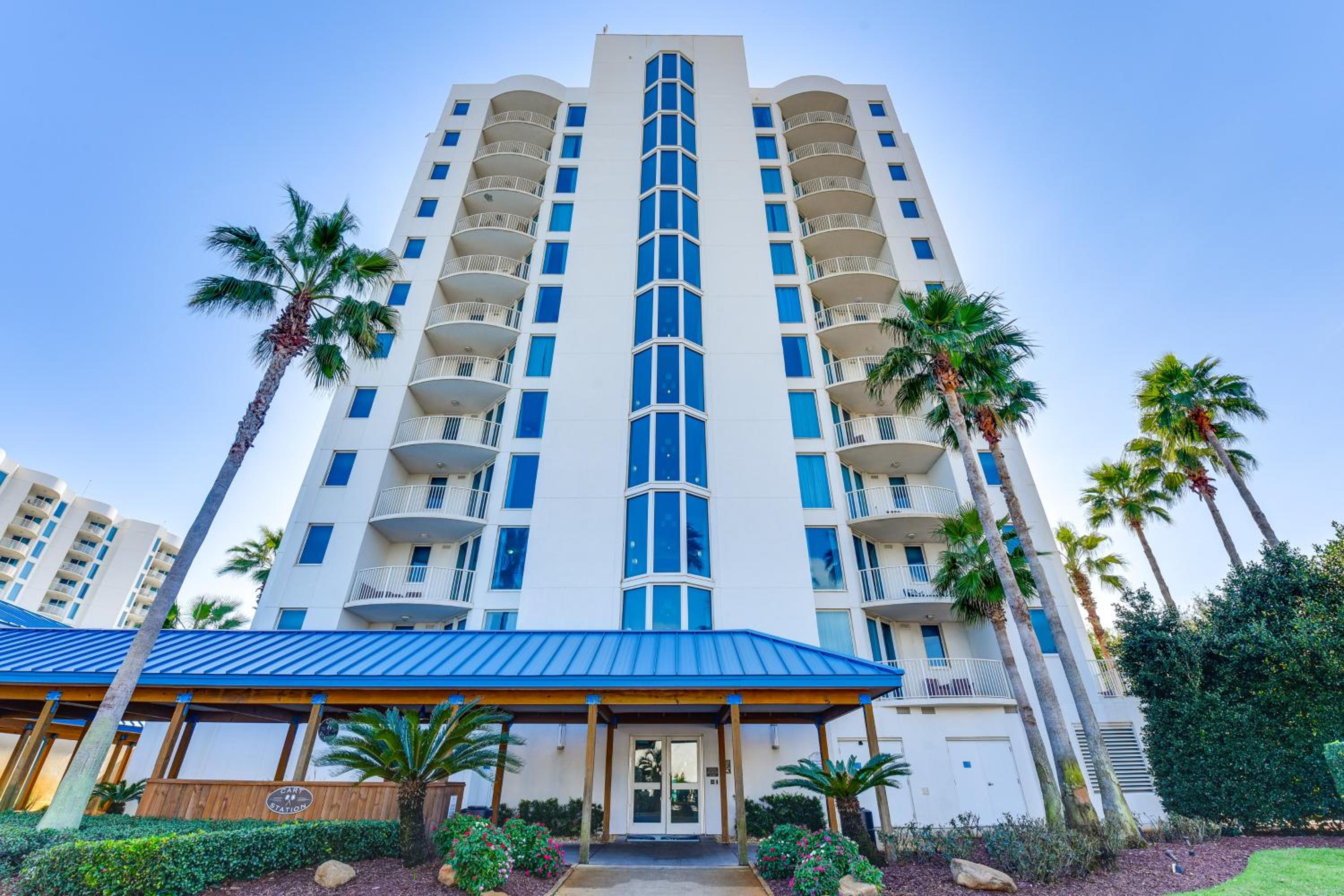 1 Mi to Beach! Resort Retreat with Pool in Destin