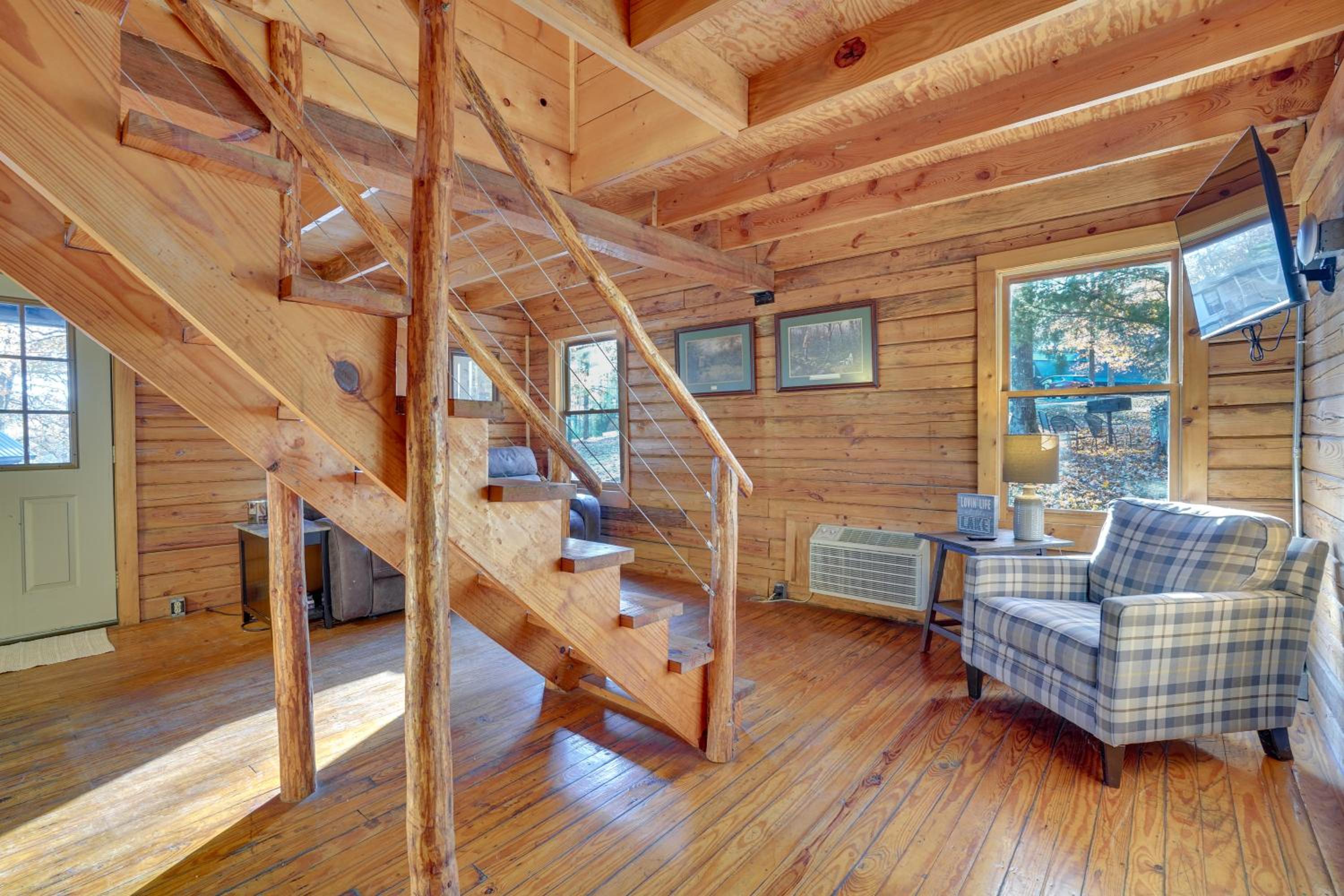 Access to Community Marina! Lake-View Murray Cabin