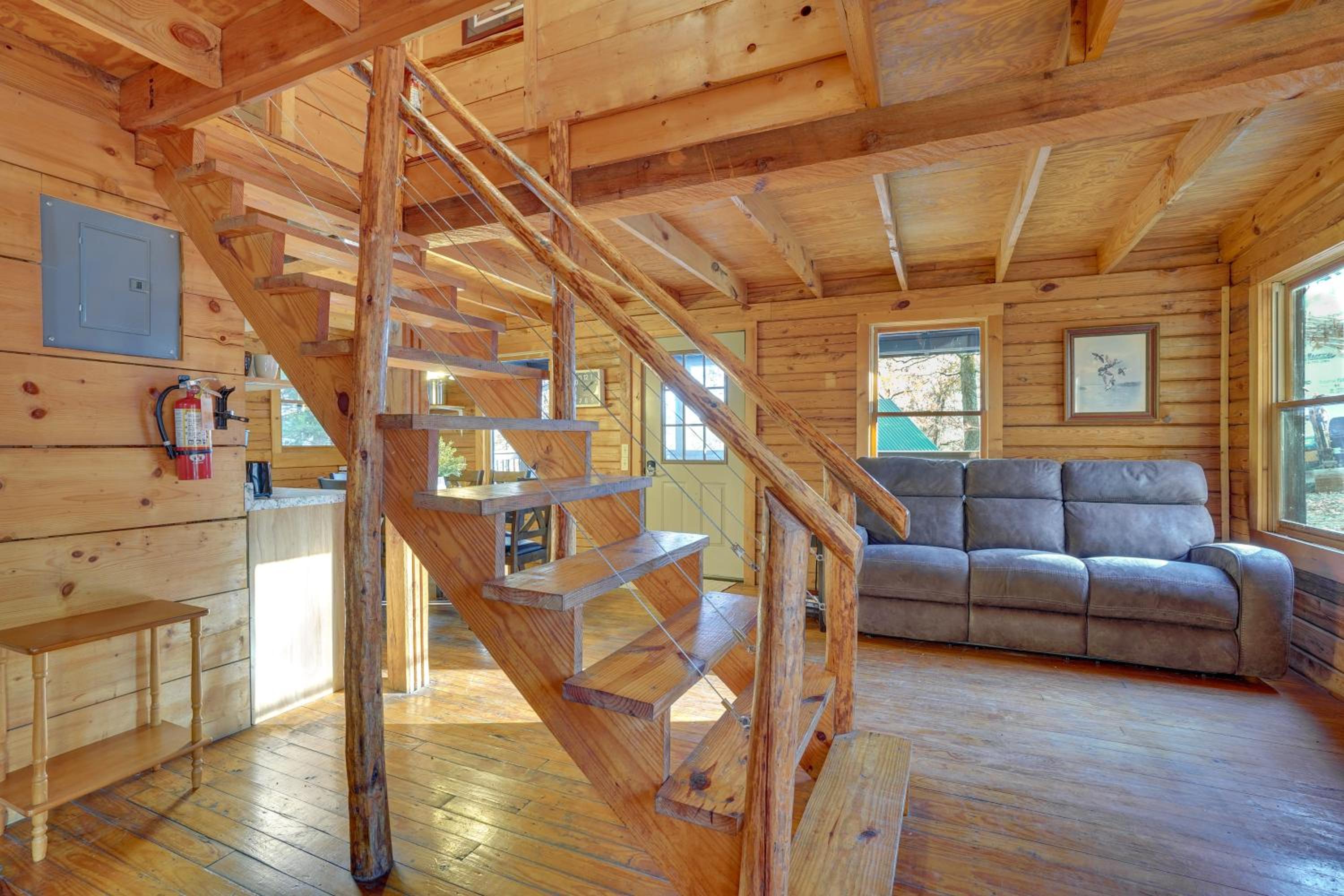Access to Community Marina! Lake-View Murray Cabin