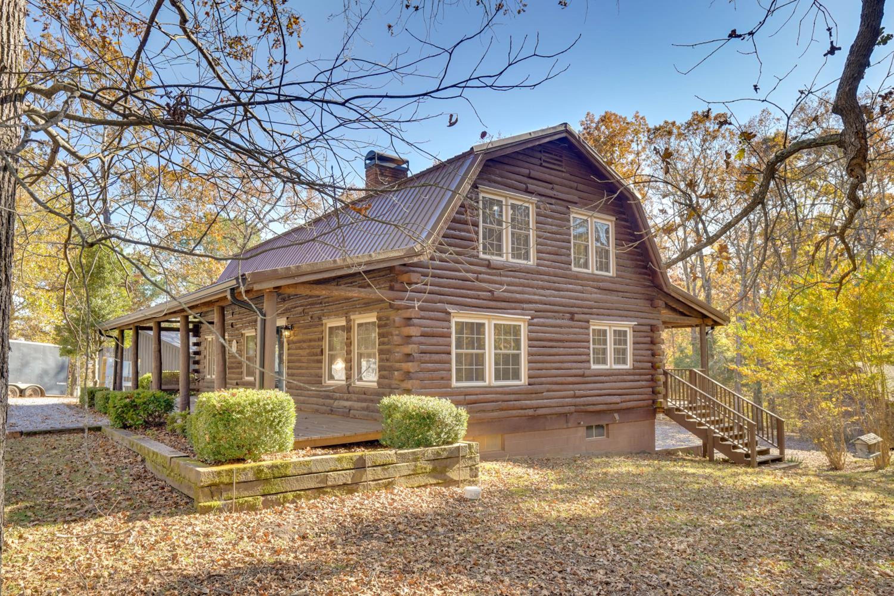 Kentucky Lake Access! Family Log Cabin with Deck