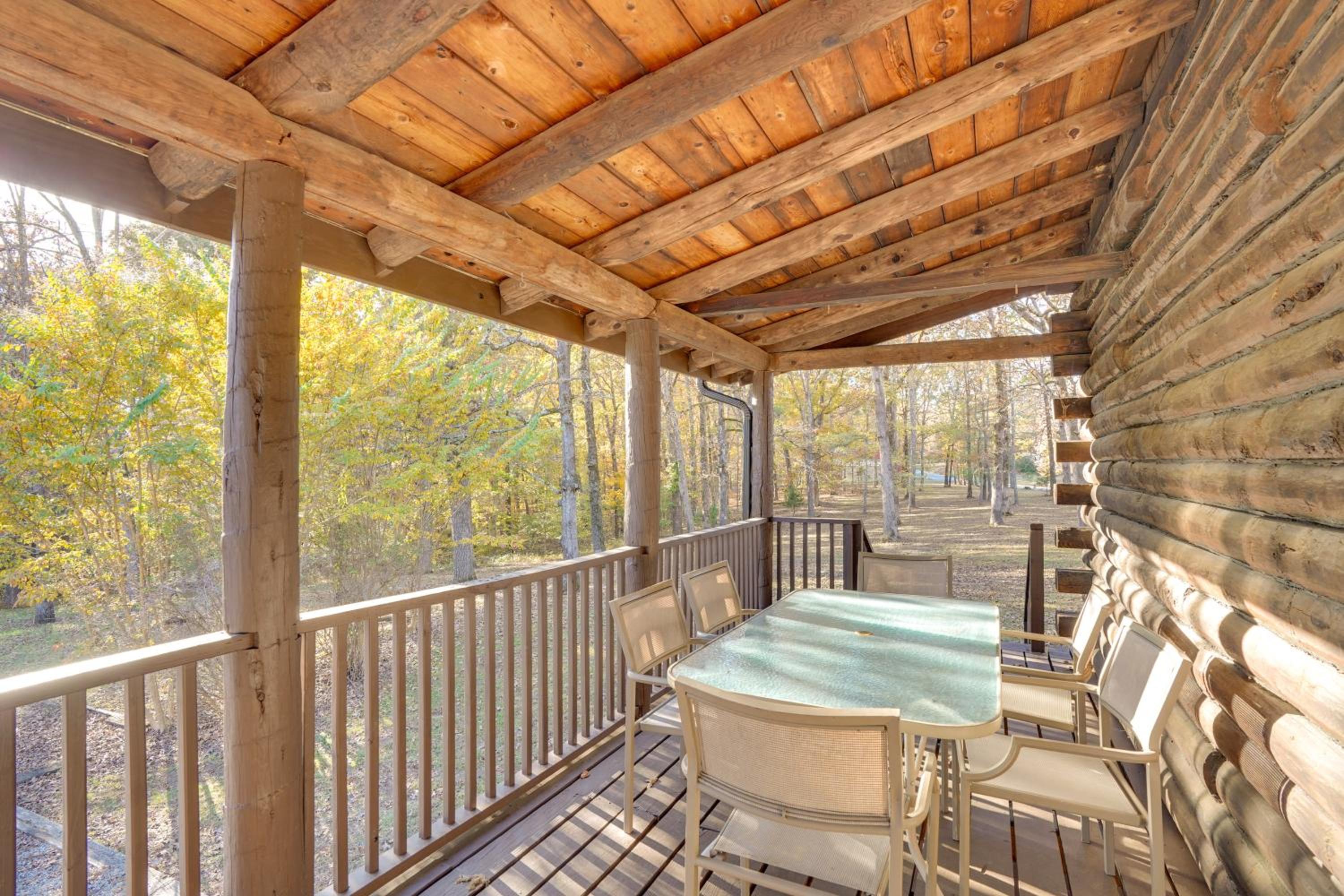 Kentucky Lake Access! Family Log Cabin with Deck