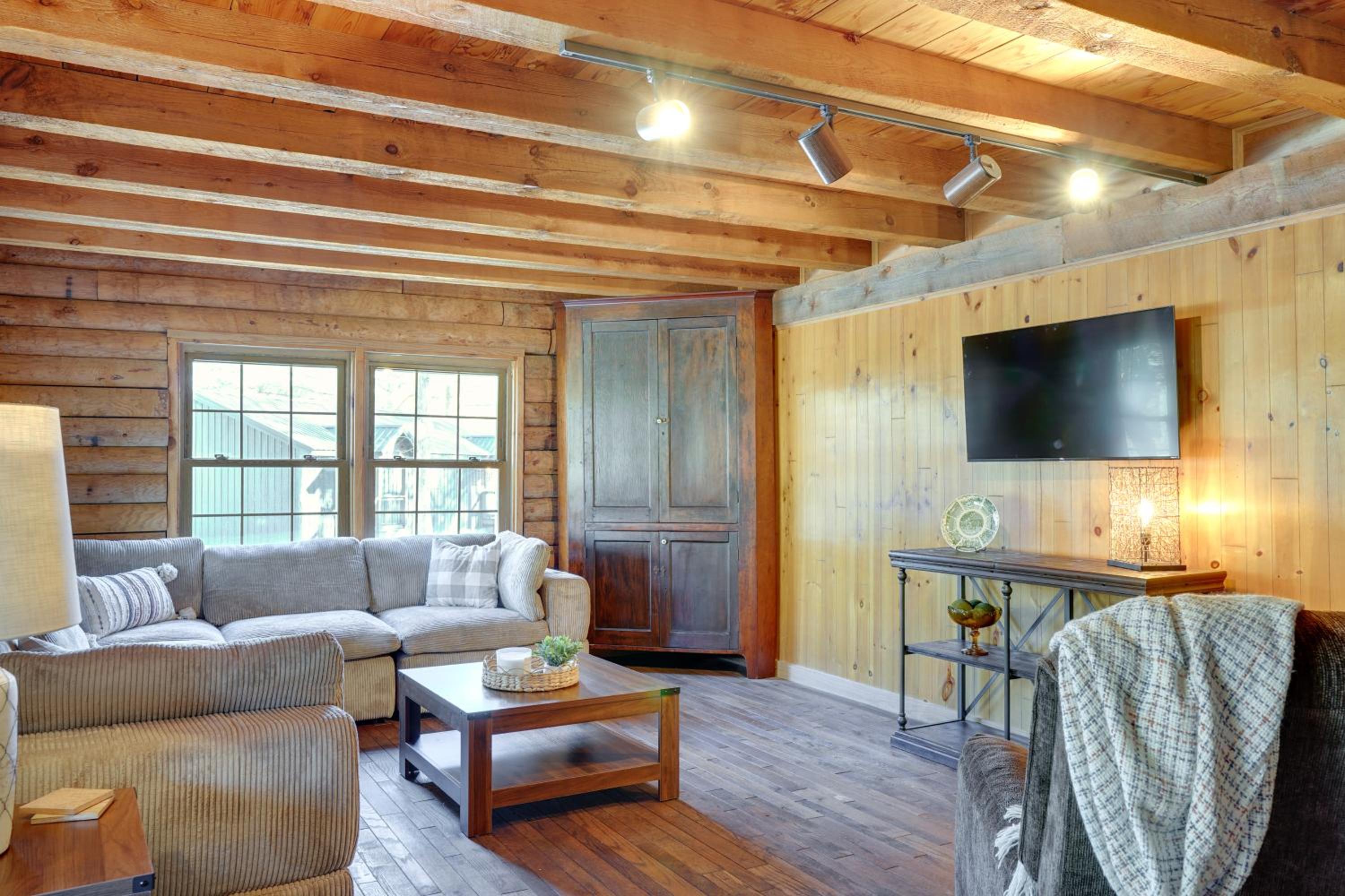 Kentucky Lake Access! Family Log Cabin with Deck