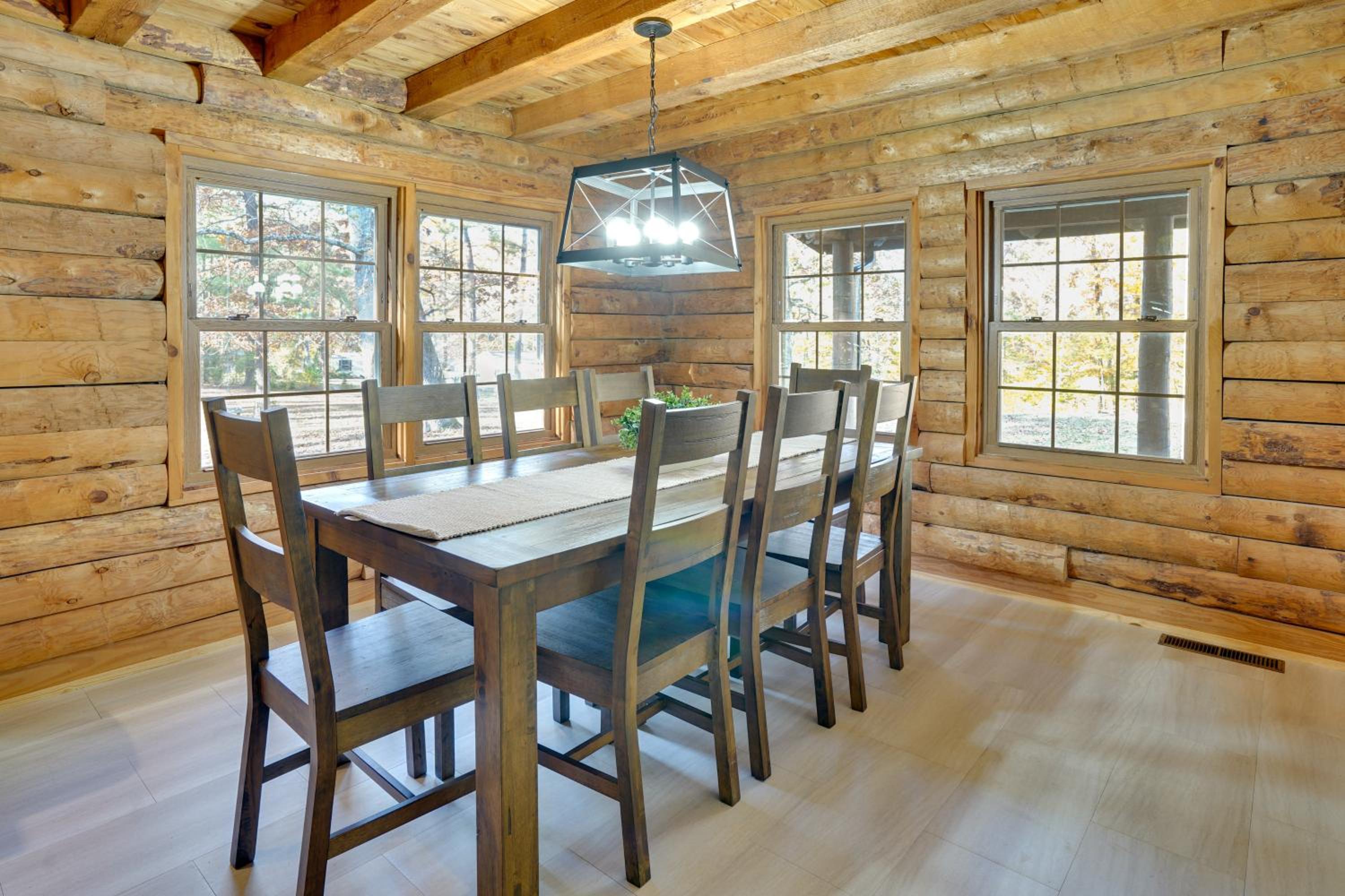 Kentucky Lake Access! Family Log Cabin with Deck