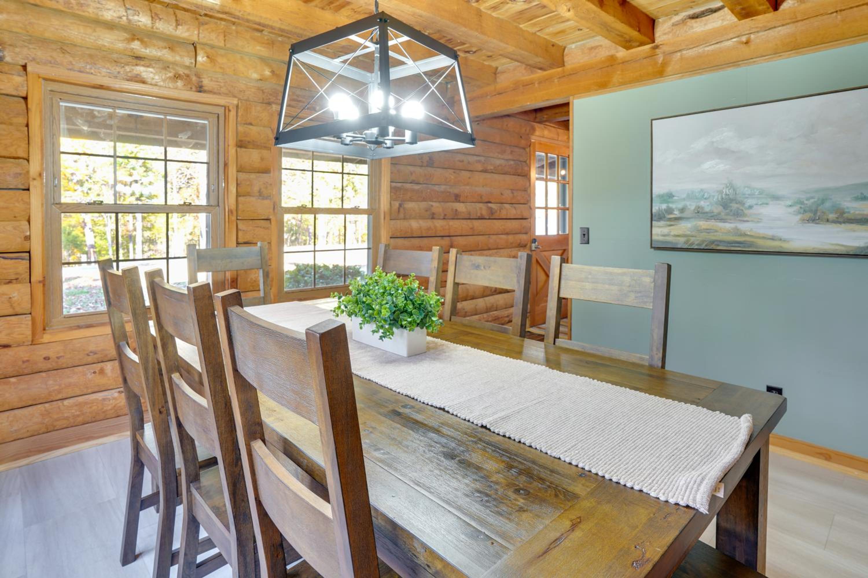 Kentucky Lake Access! Family Log Cabin with Deck