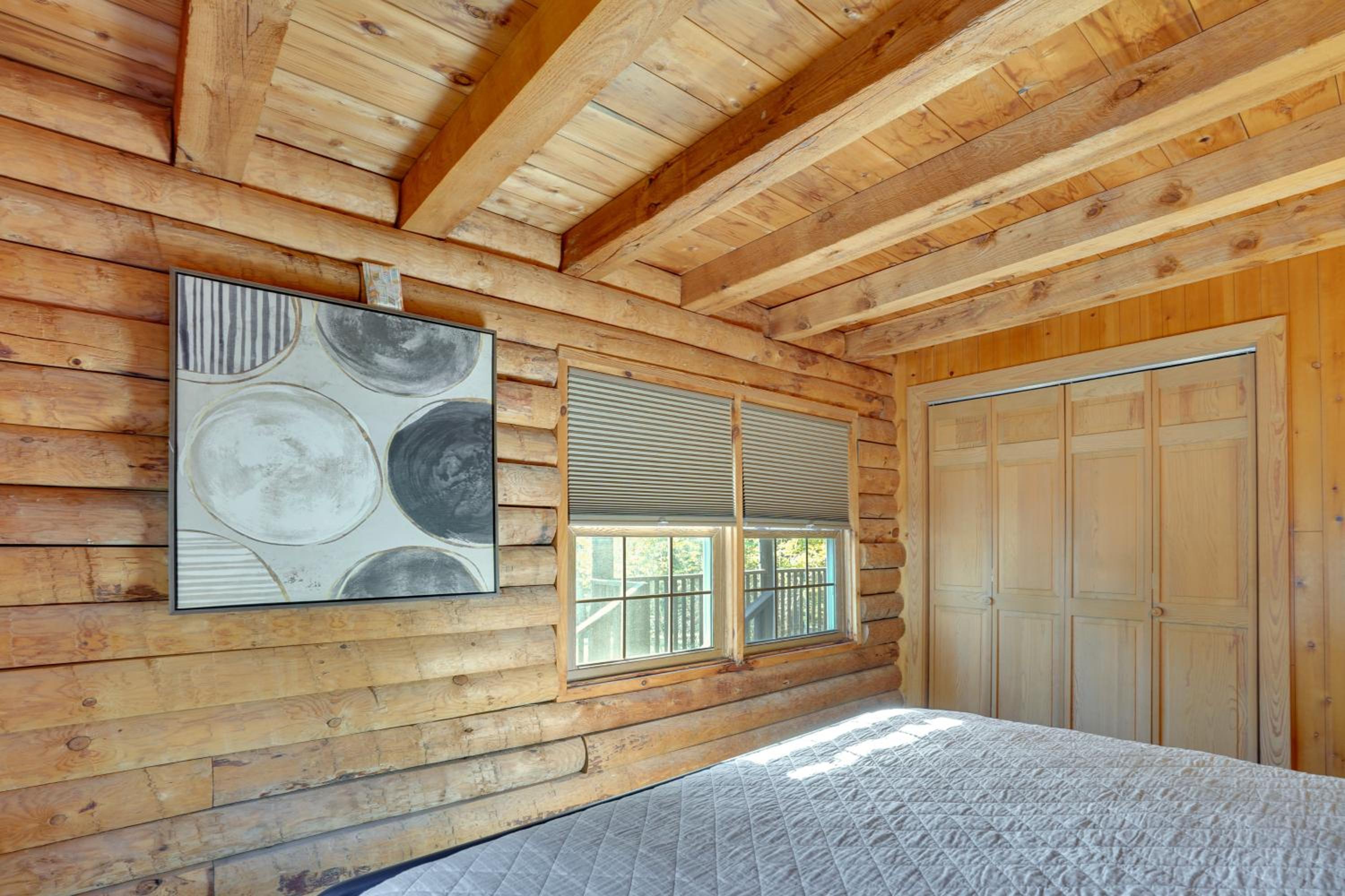 Kentucky Lake Access! Family Log Cabin with Deck