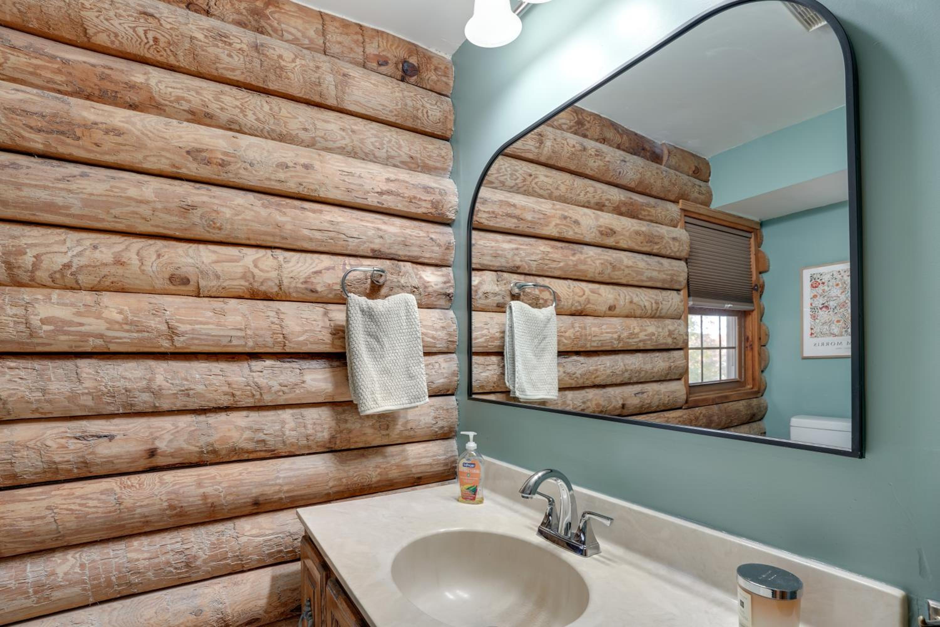 Kentucky Lake Access! Family Log Cabin with Deck