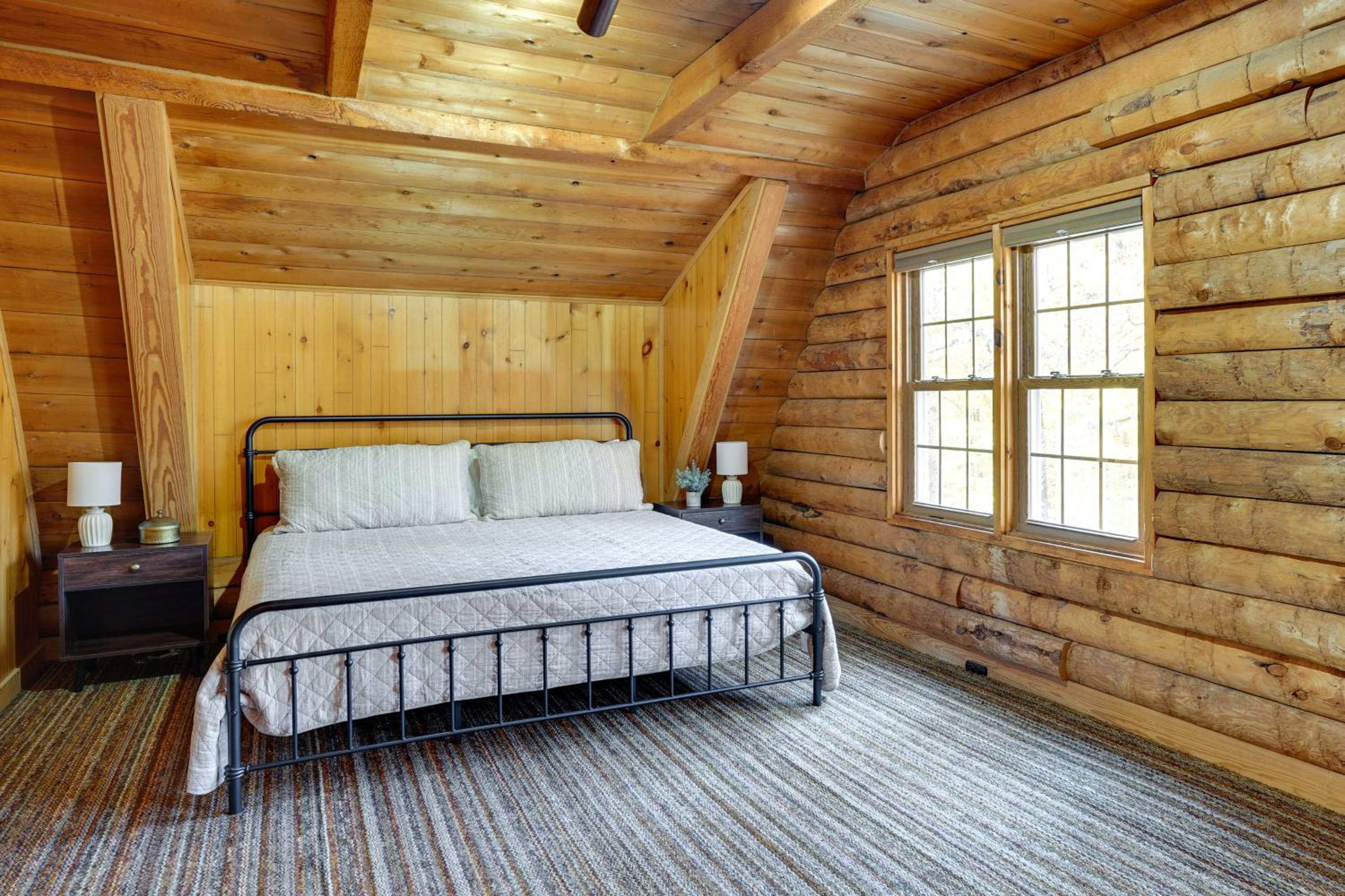 Kentucky Lake Access! Family Log Cabin with Deck