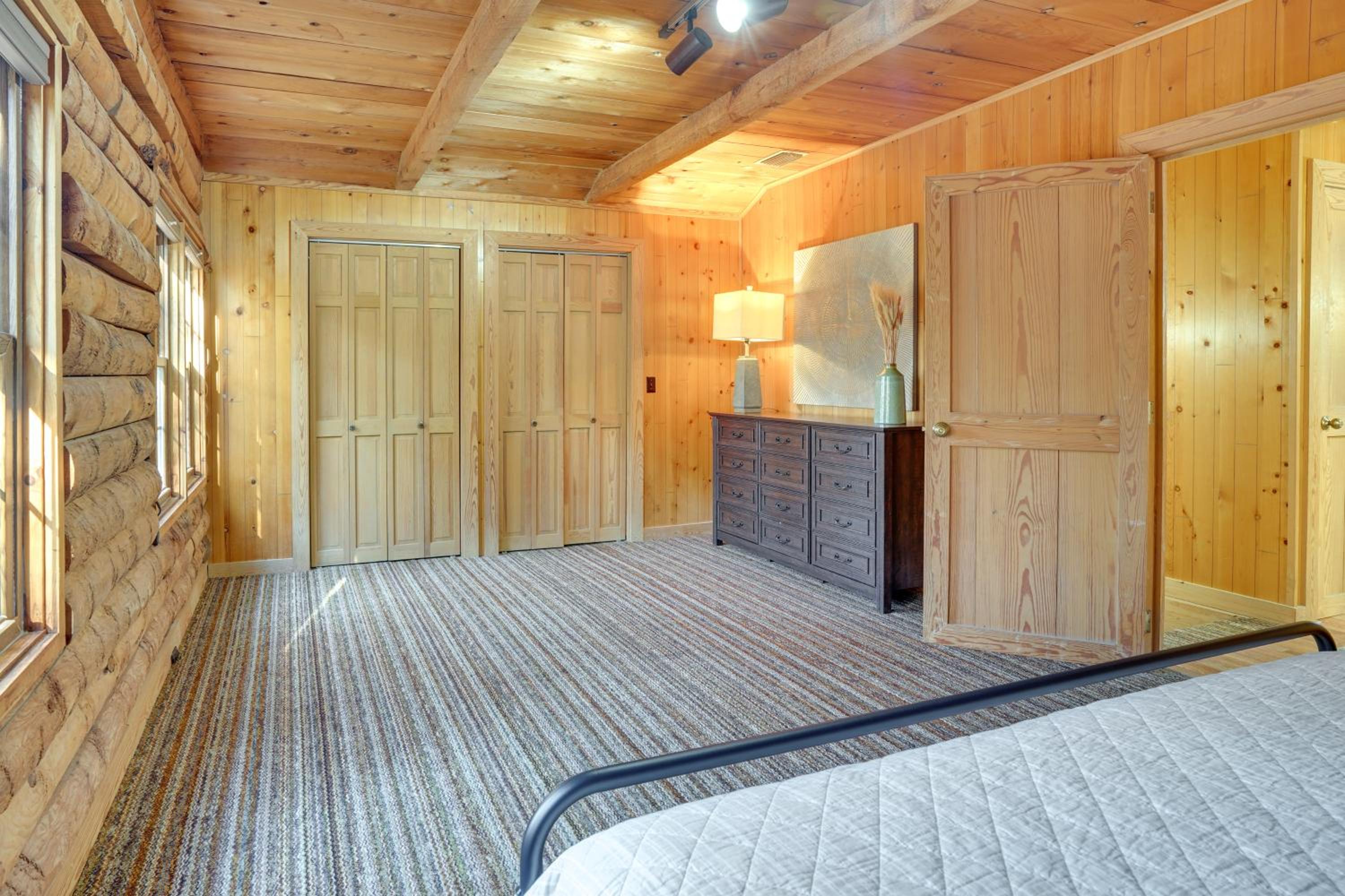 Kentucky Lake Access! Family Log Cabin with Deck
