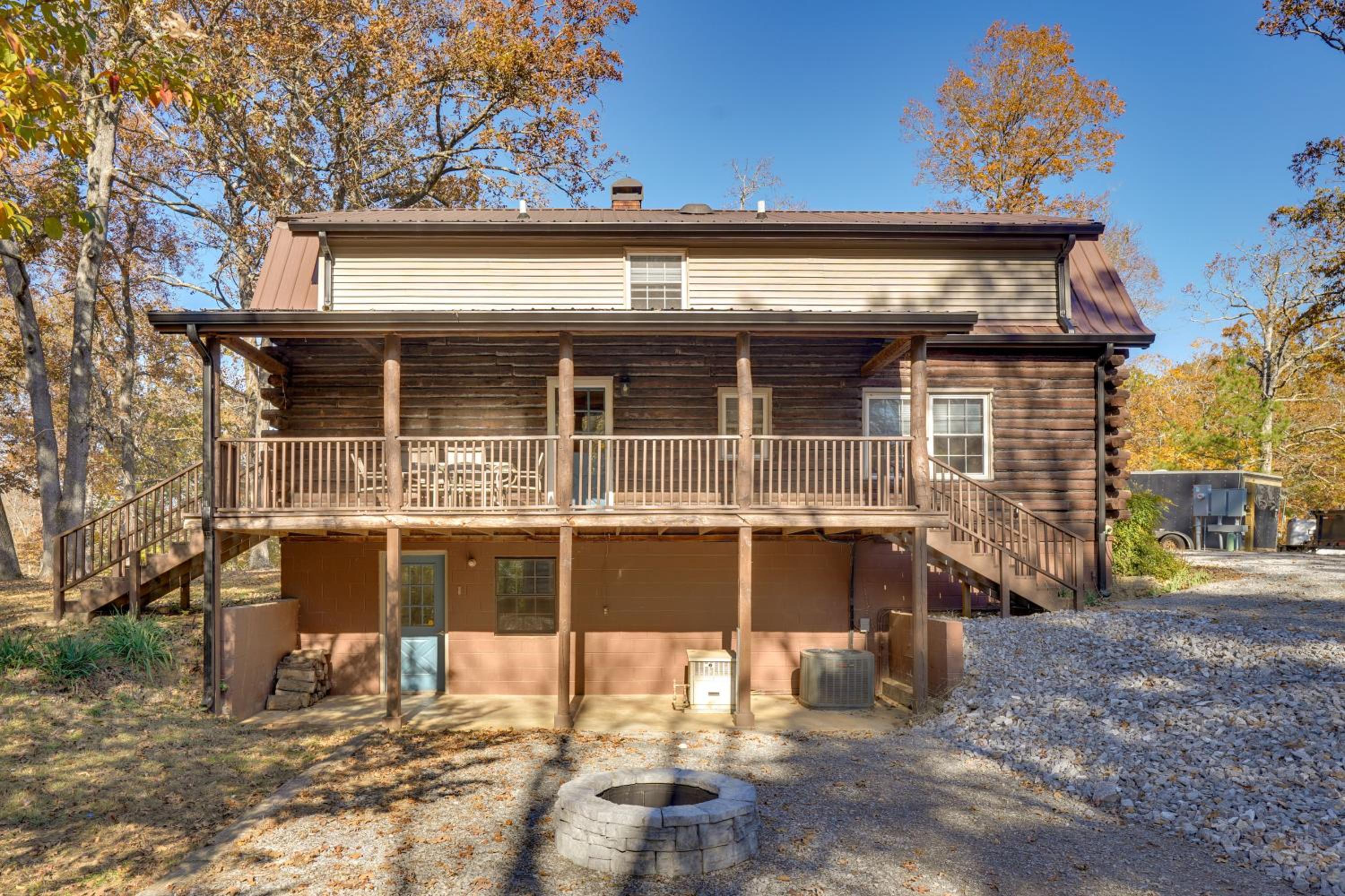 Kentucky Lake Access! Family Log Cabin with Deck