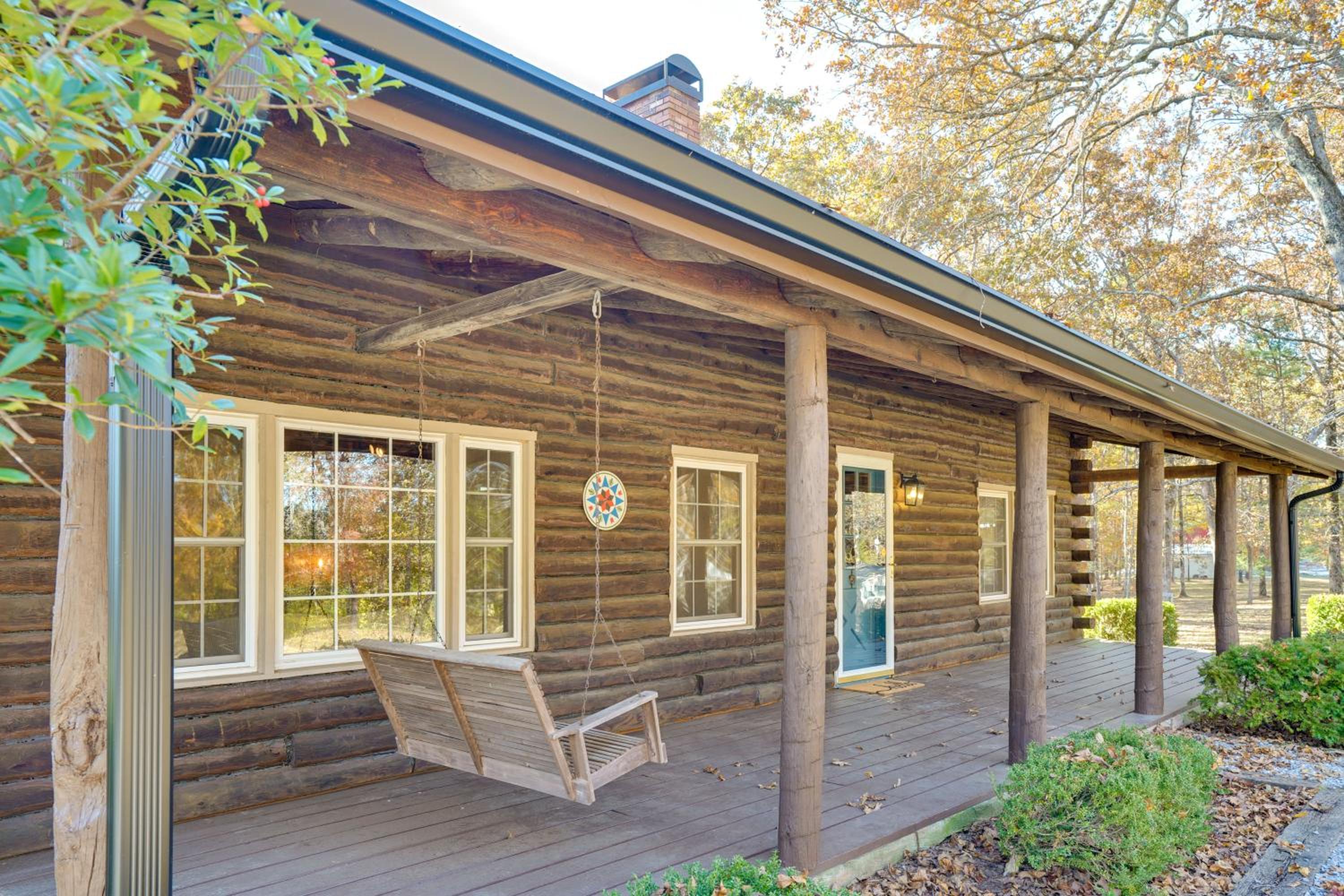 Kentucky Lake Access! Family Log Cabin with Deck