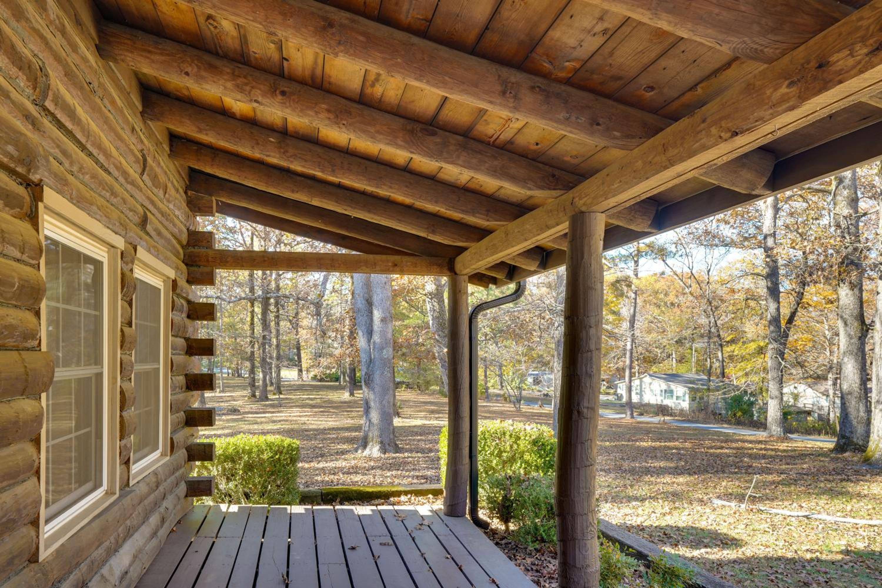 Kentucky Lake Access! Family Log Cabin with Deck