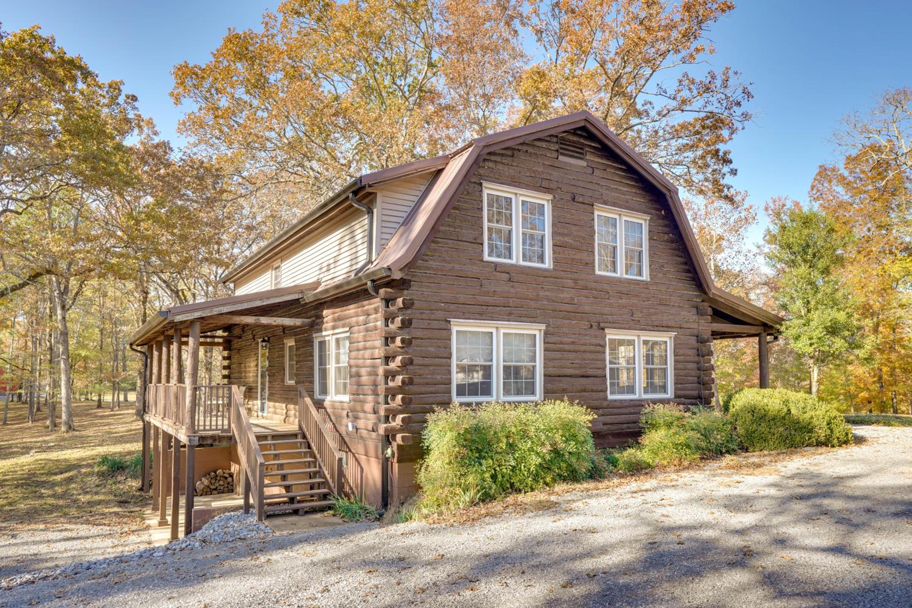 Kentucky Lake Access! Family Log Cabin with Deck