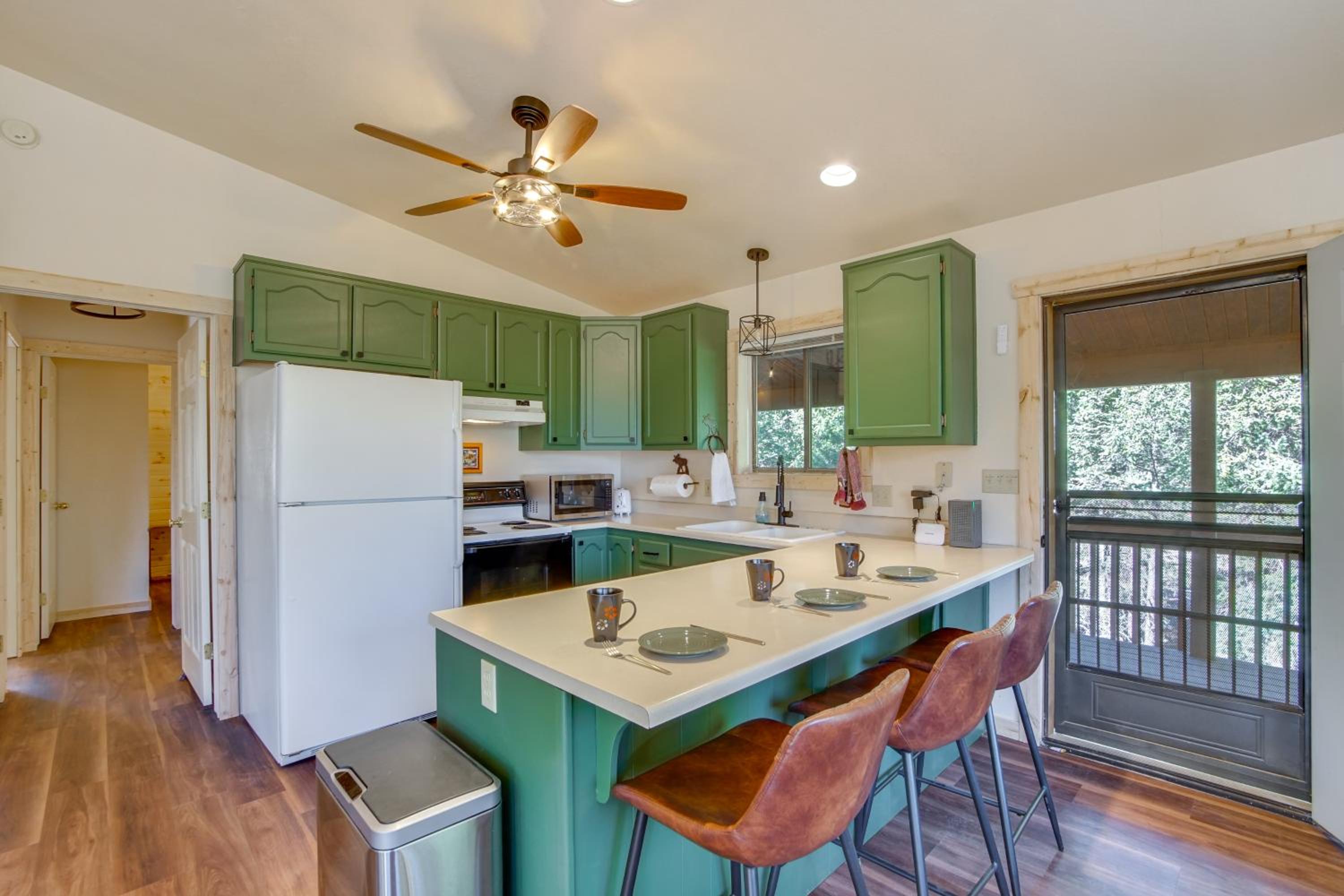 Luxe Cabin with Game Room Near Zion Natl Park!