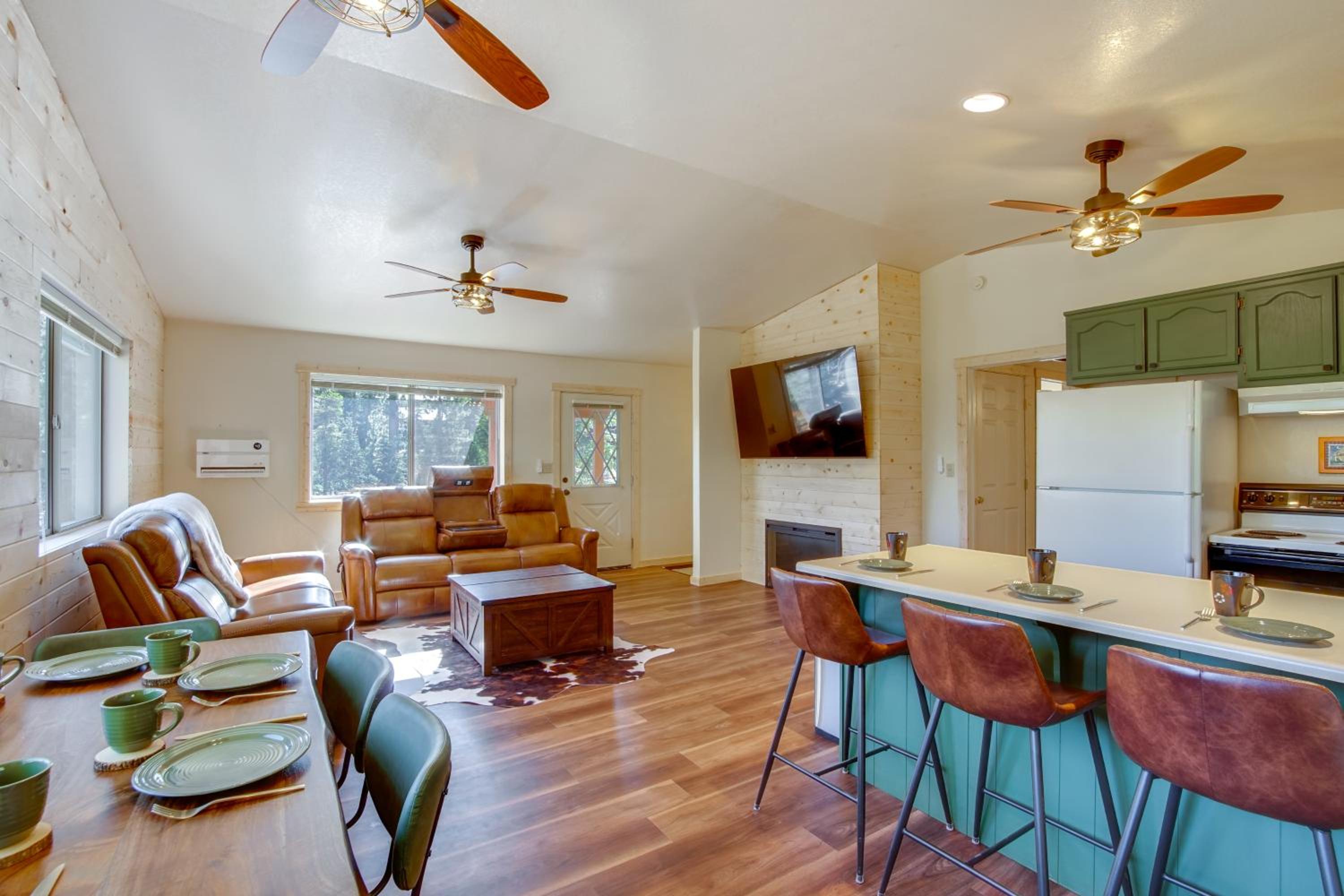 Luxe Cabin with Game Room Near Zion Natl Park!