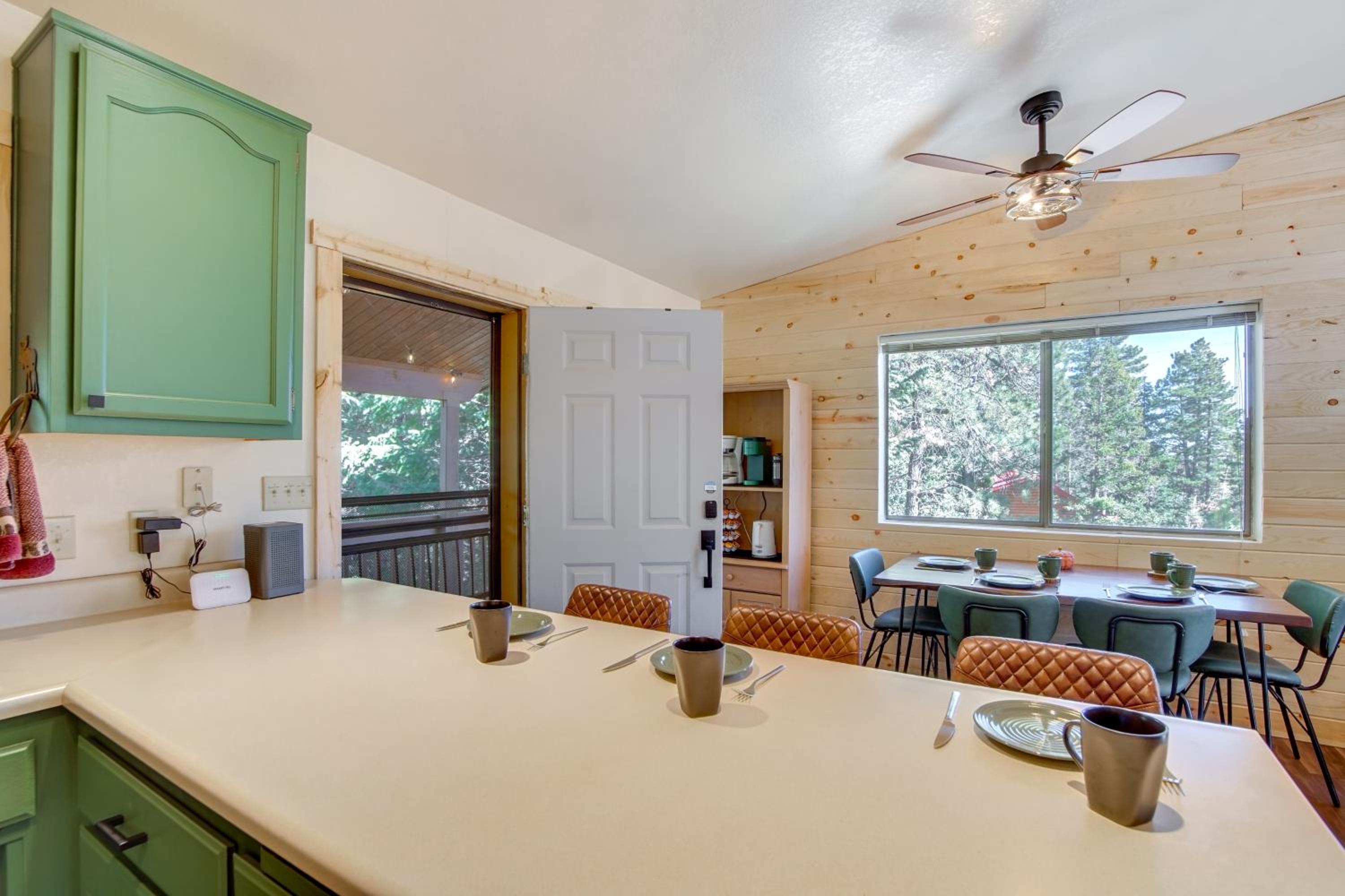 Luxe Cabin with Game Room Near Zion Natl Park!