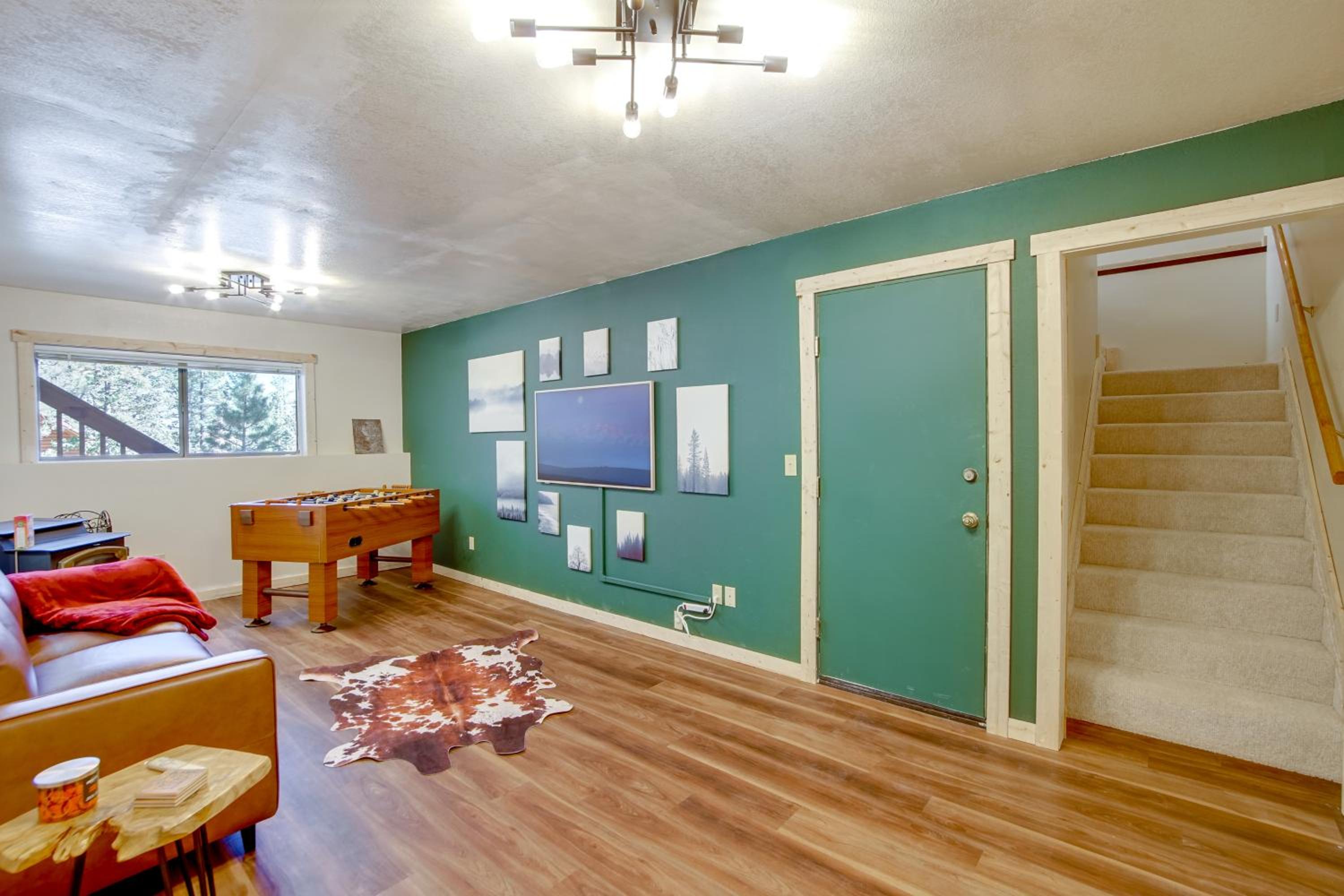 Luxe Cabin with Game Room Near Zion Natl Park!