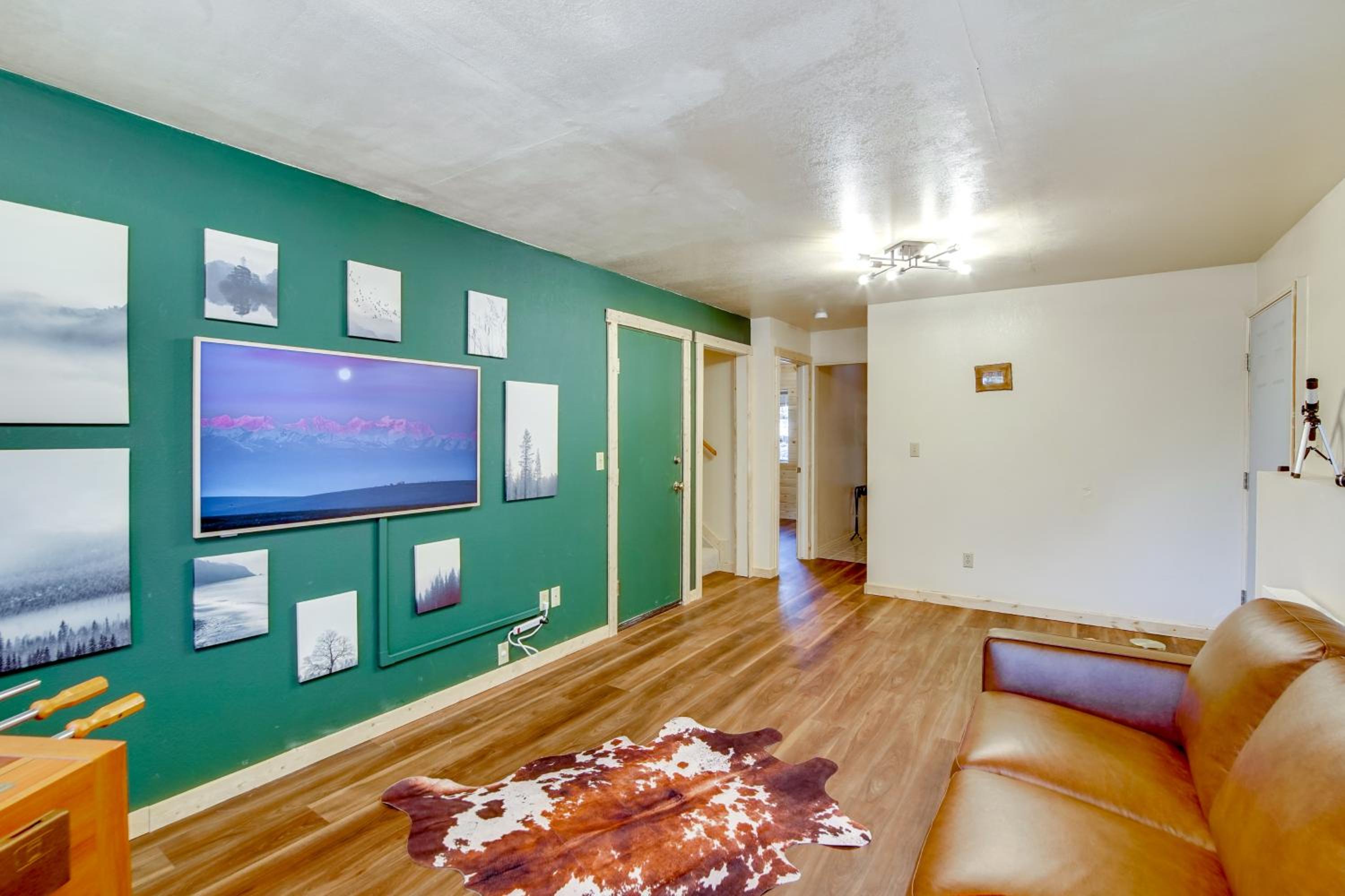 Luxe Cabin with Game Room Near Zion Natl Park!