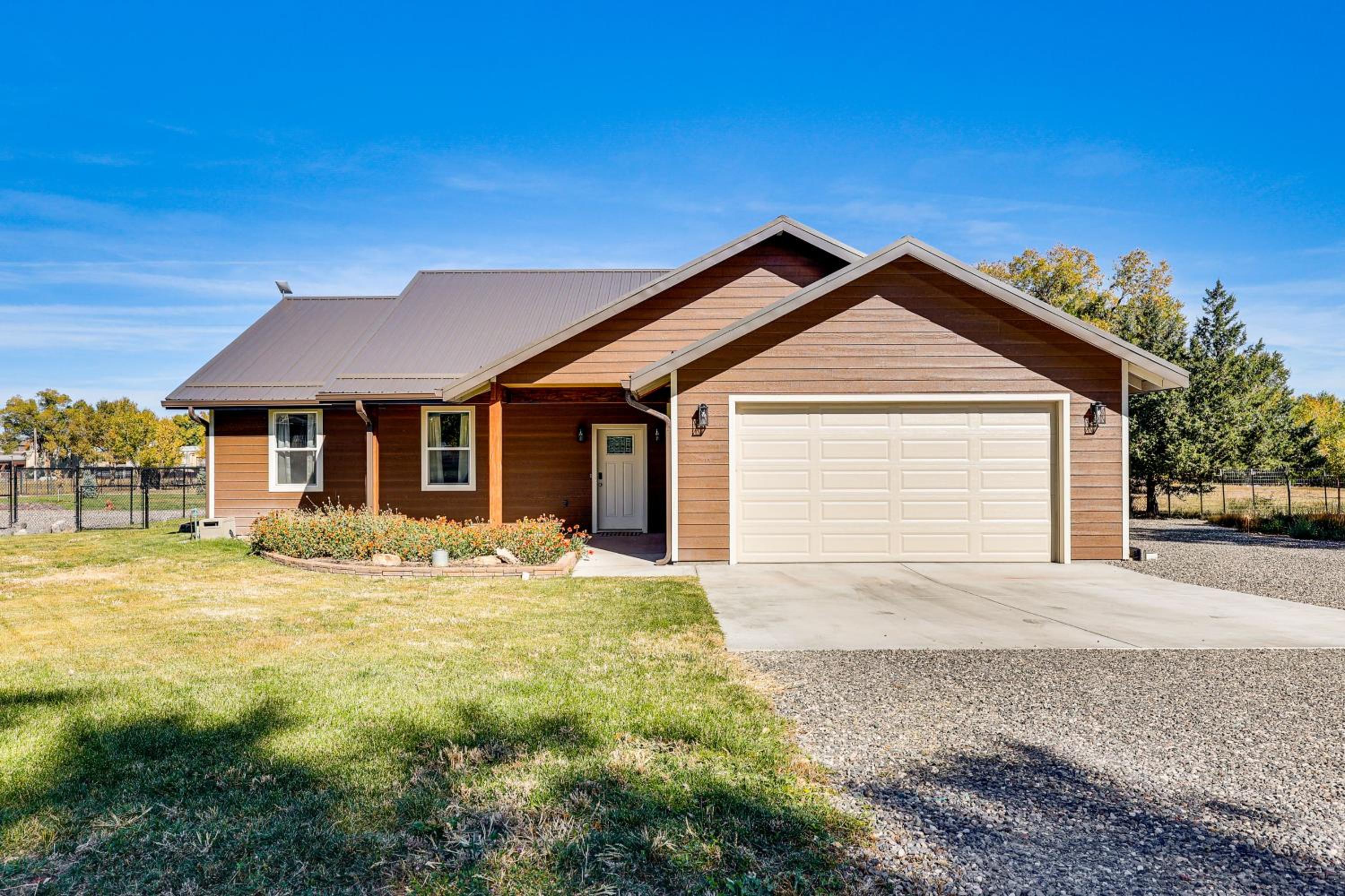 Hike and Ski! Home with Dog-Friendly Yard in Eagar