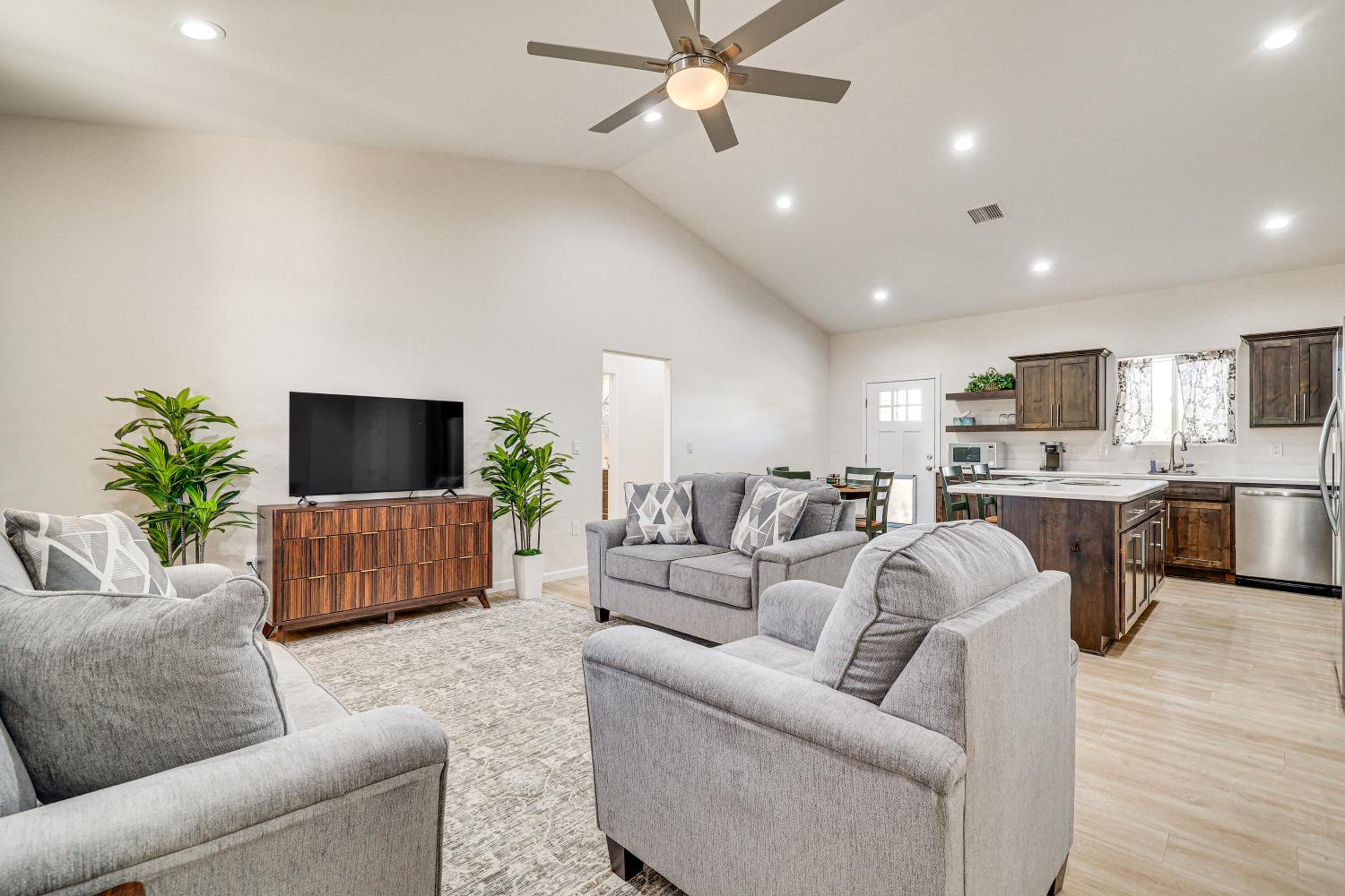 Hike and Ski! Home with Dog-Friendly Yard in Eagar
