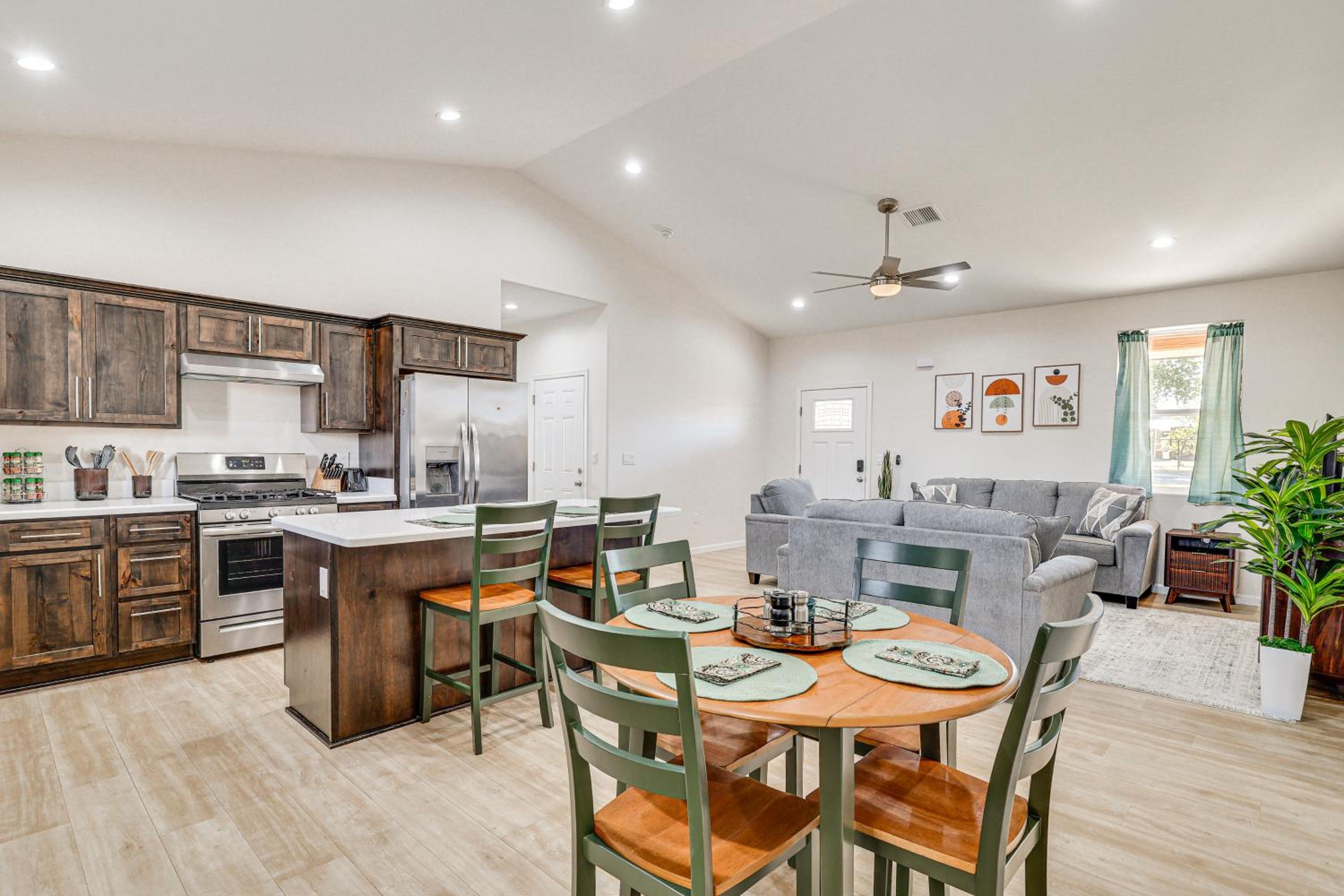 Hike and Ski! Home with Dog-Friendly Yard in Eagar