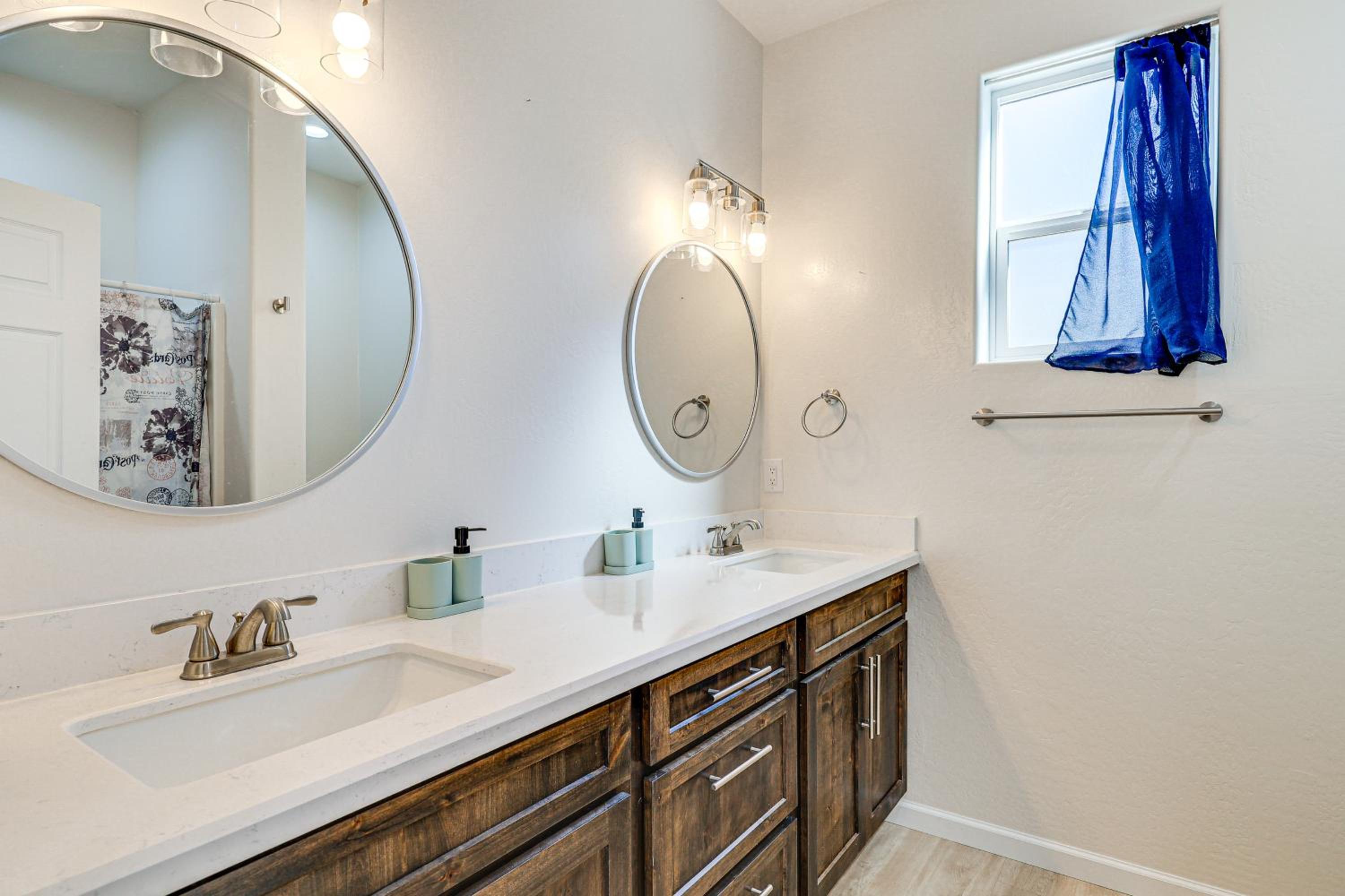 Hike and Ski! Home with Dog-Friendly Yard in Eagar