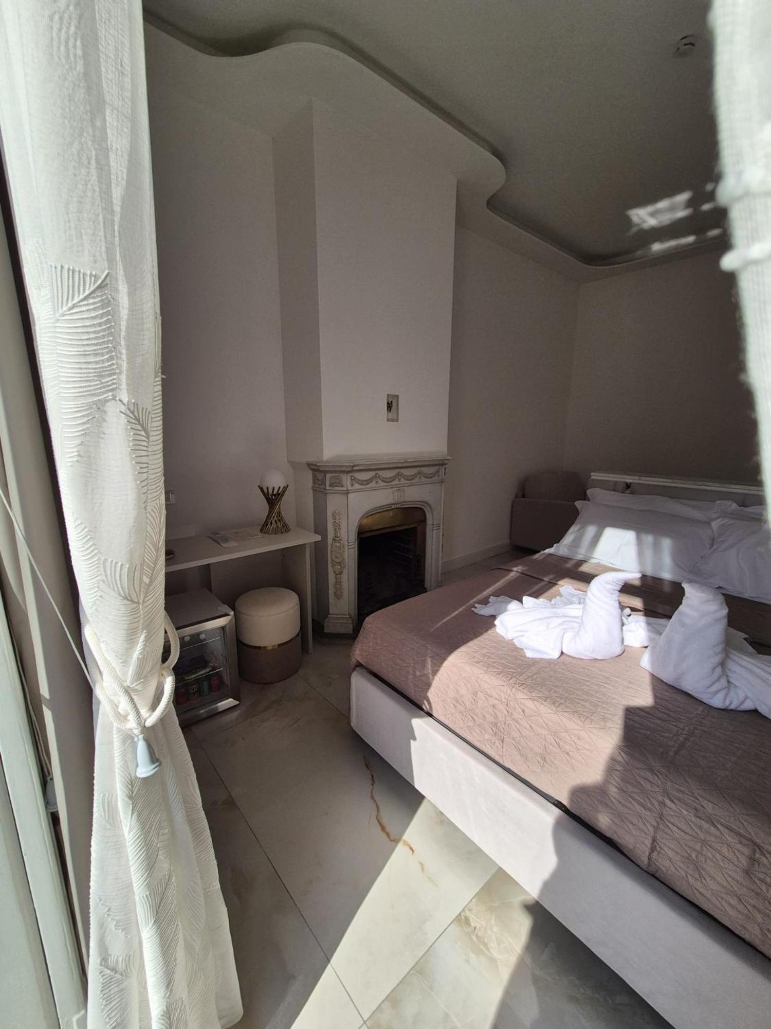Arco Boutique Rooms