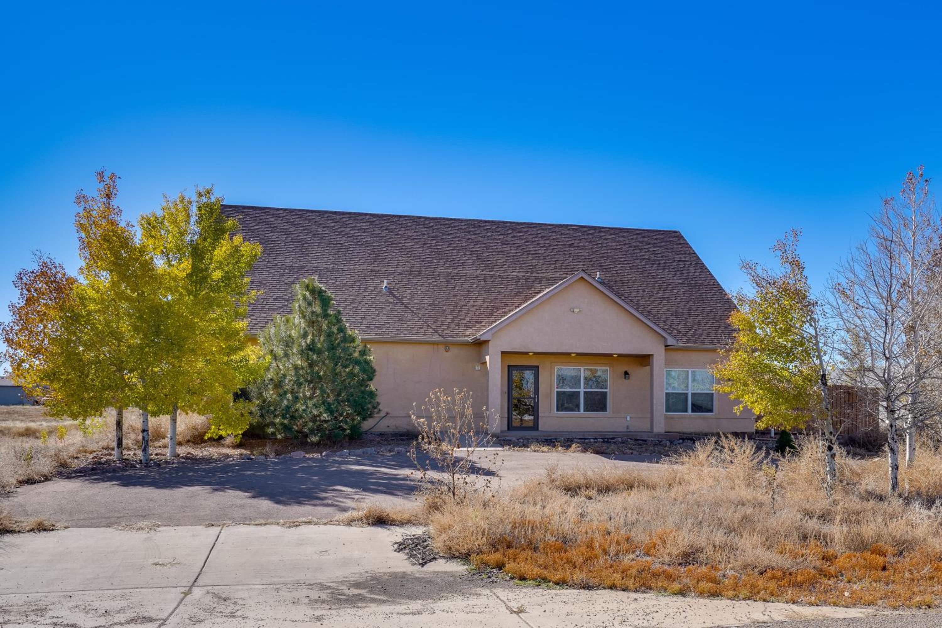 Huge Kitchen and Open Interior Pueblo Group Getaway