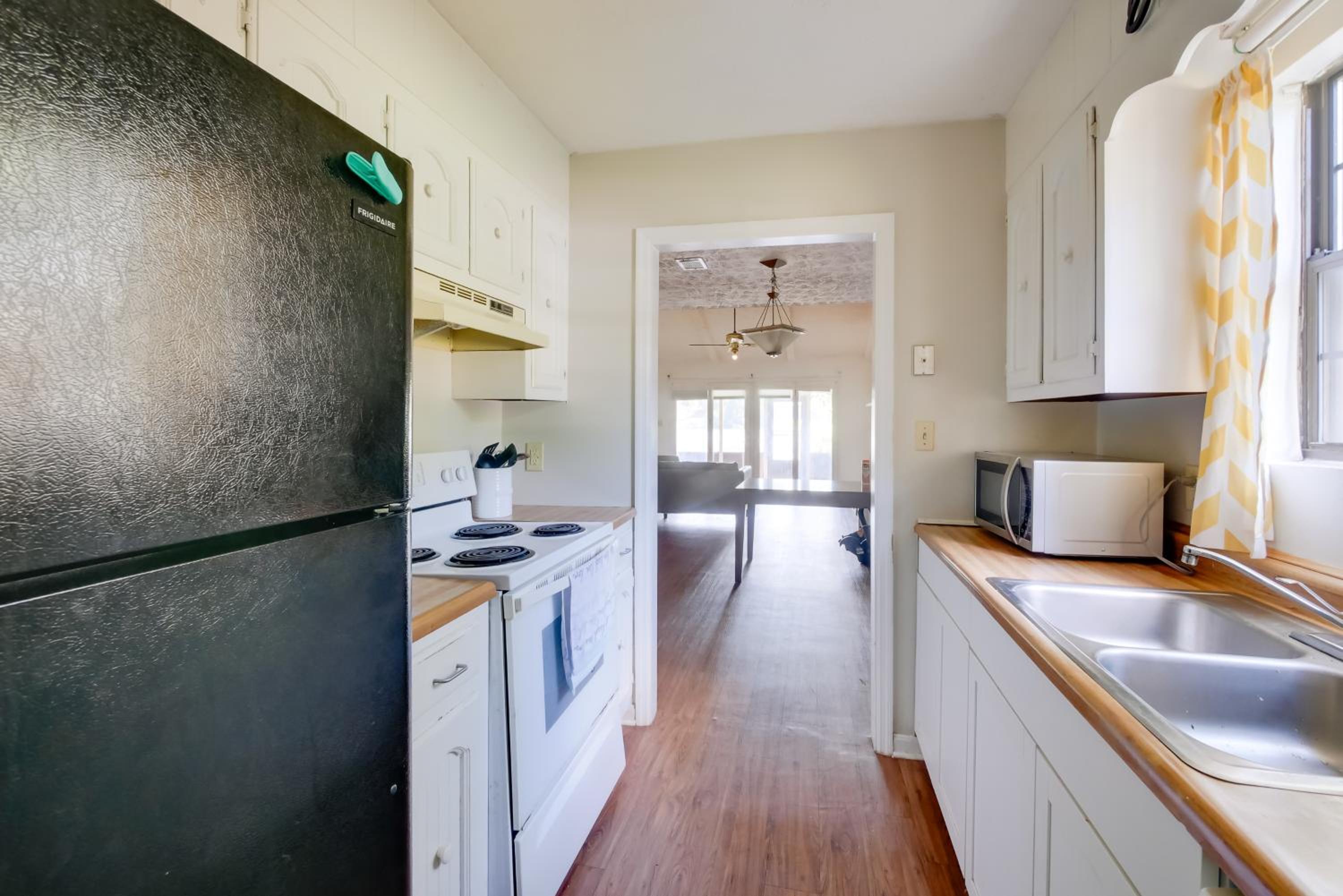3 Mi to AFB WFH-Friendly Hub in Warner Robins!