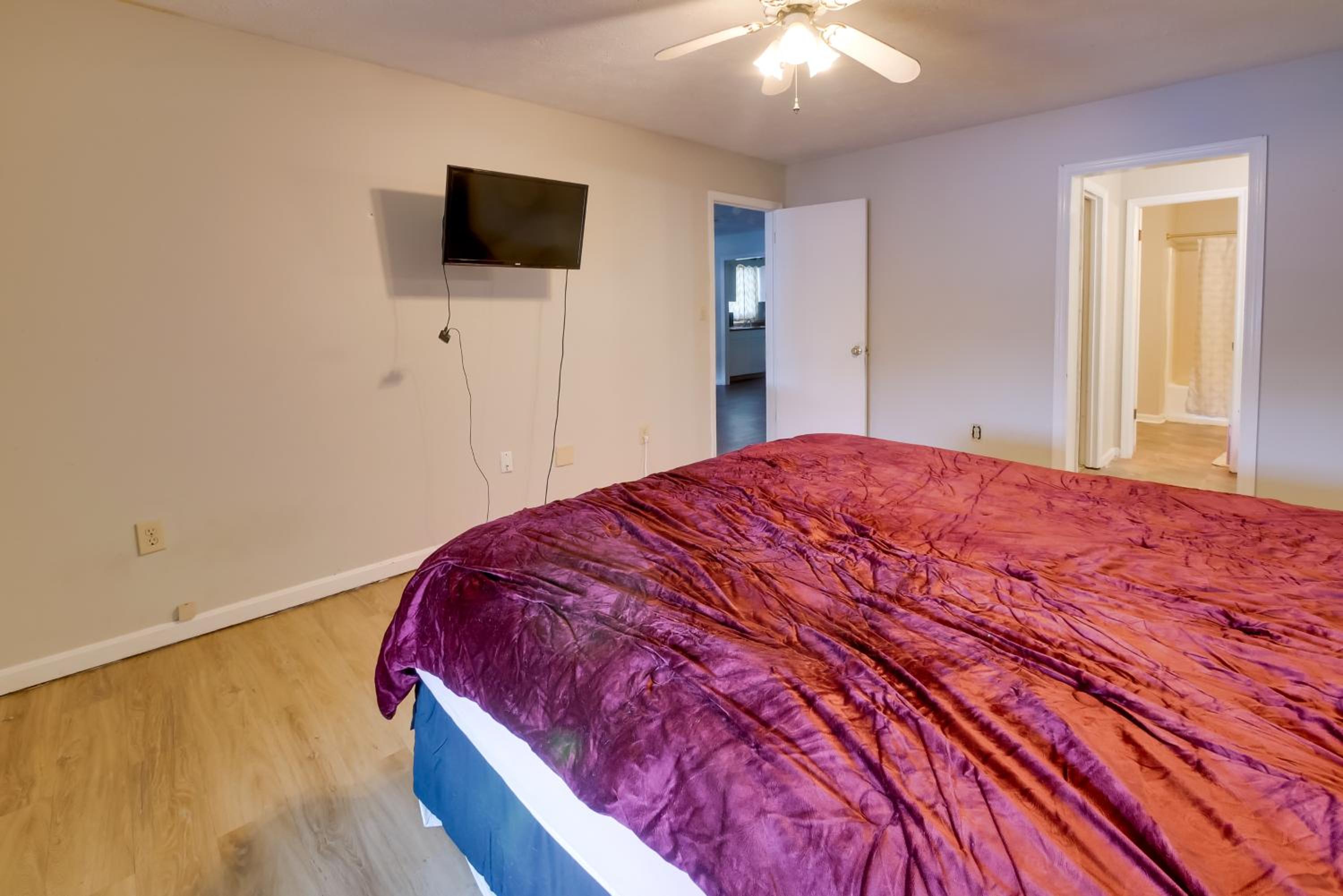 3 Mi to AFB WFH-Friendly Hub in Warner Robins!