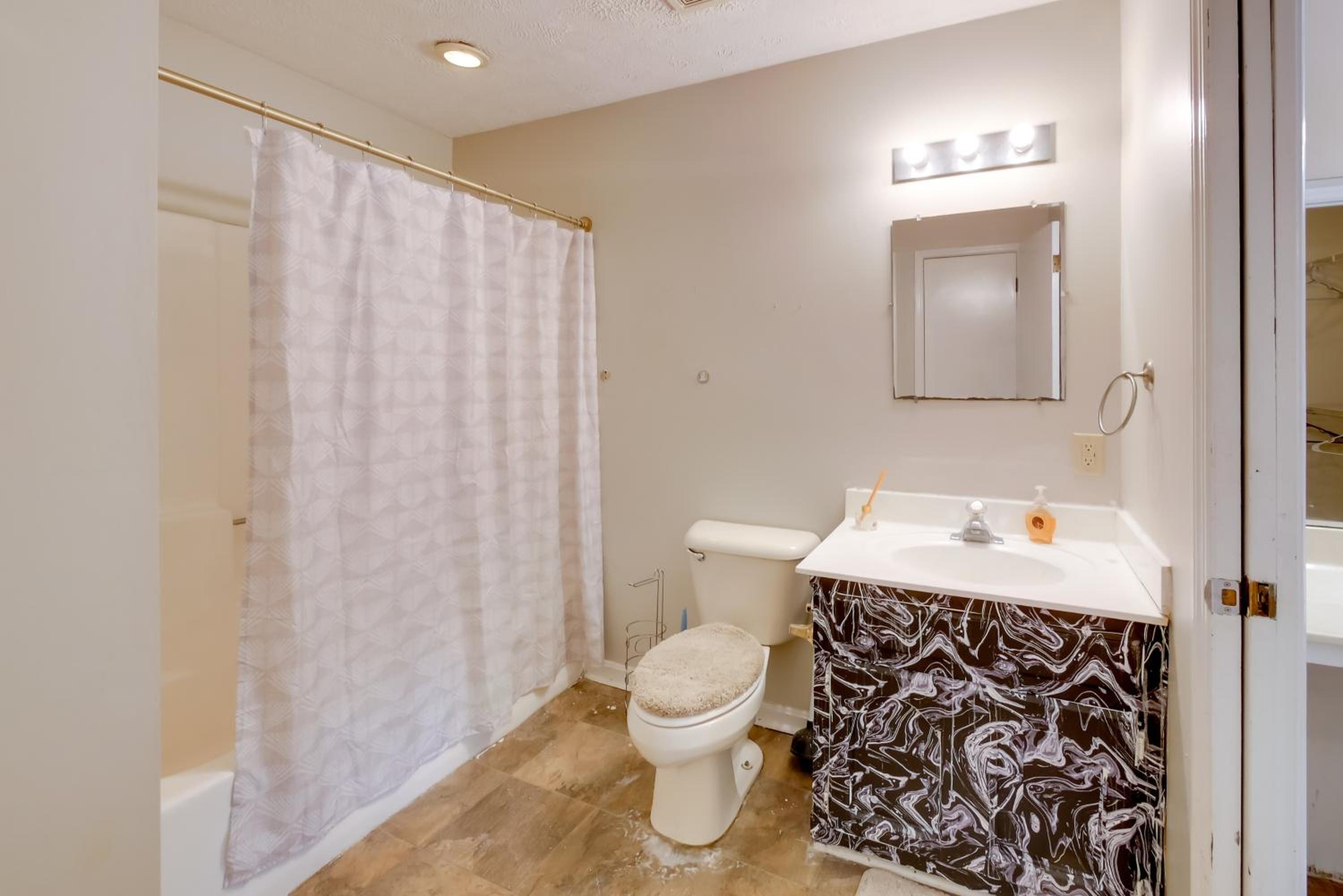 3 Mi to AFB WFH-Friendly Hub in Warner Robins!