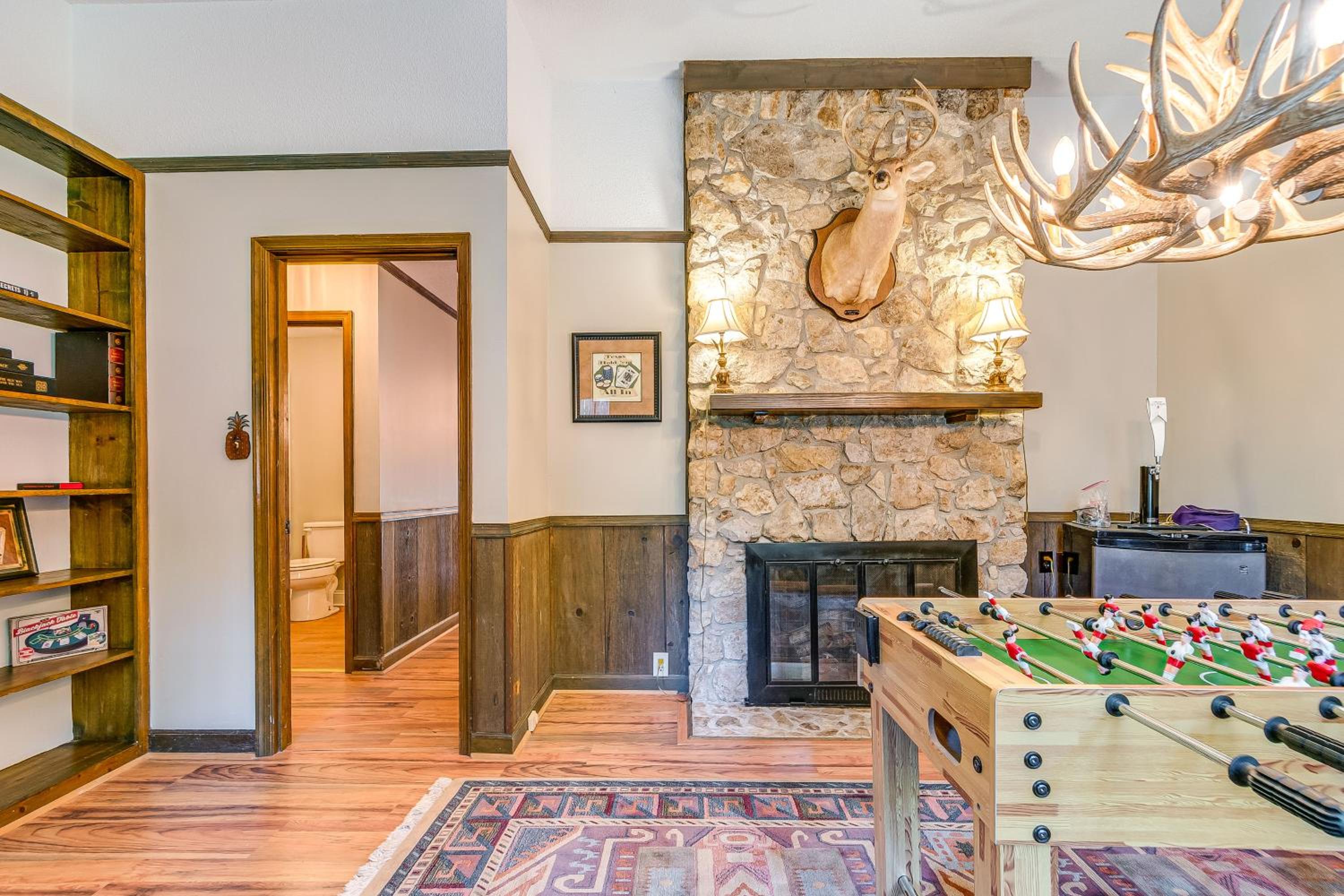 Relaxing Cabin Retreat with Games! Louisbug Hideaway